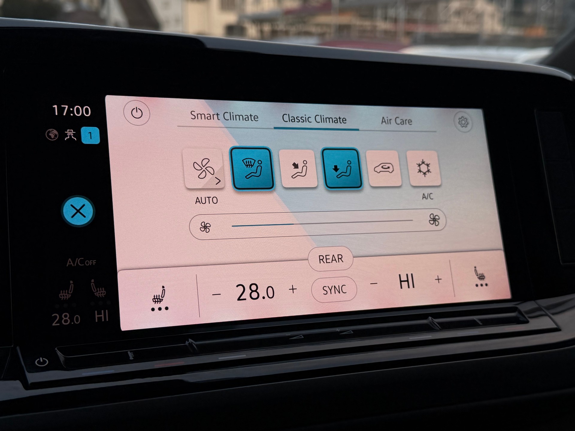 VW Multivan 1.5 TSI Liberty DSG-image-11