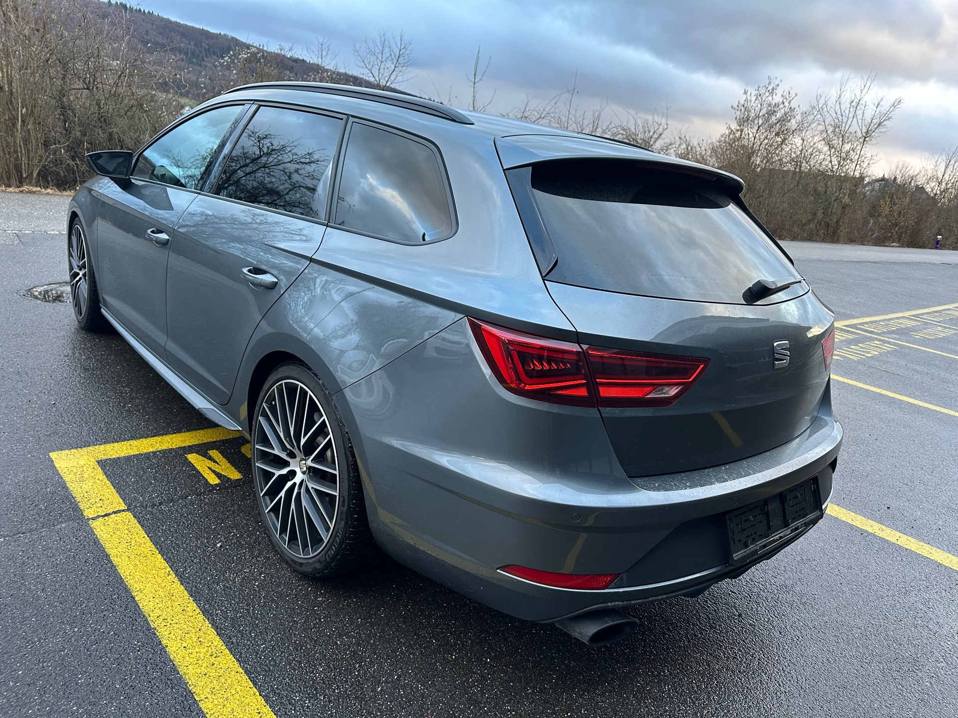 SEAT Leon ST 2.0 TSI Cupra 300 4 Drive DSG-image-3