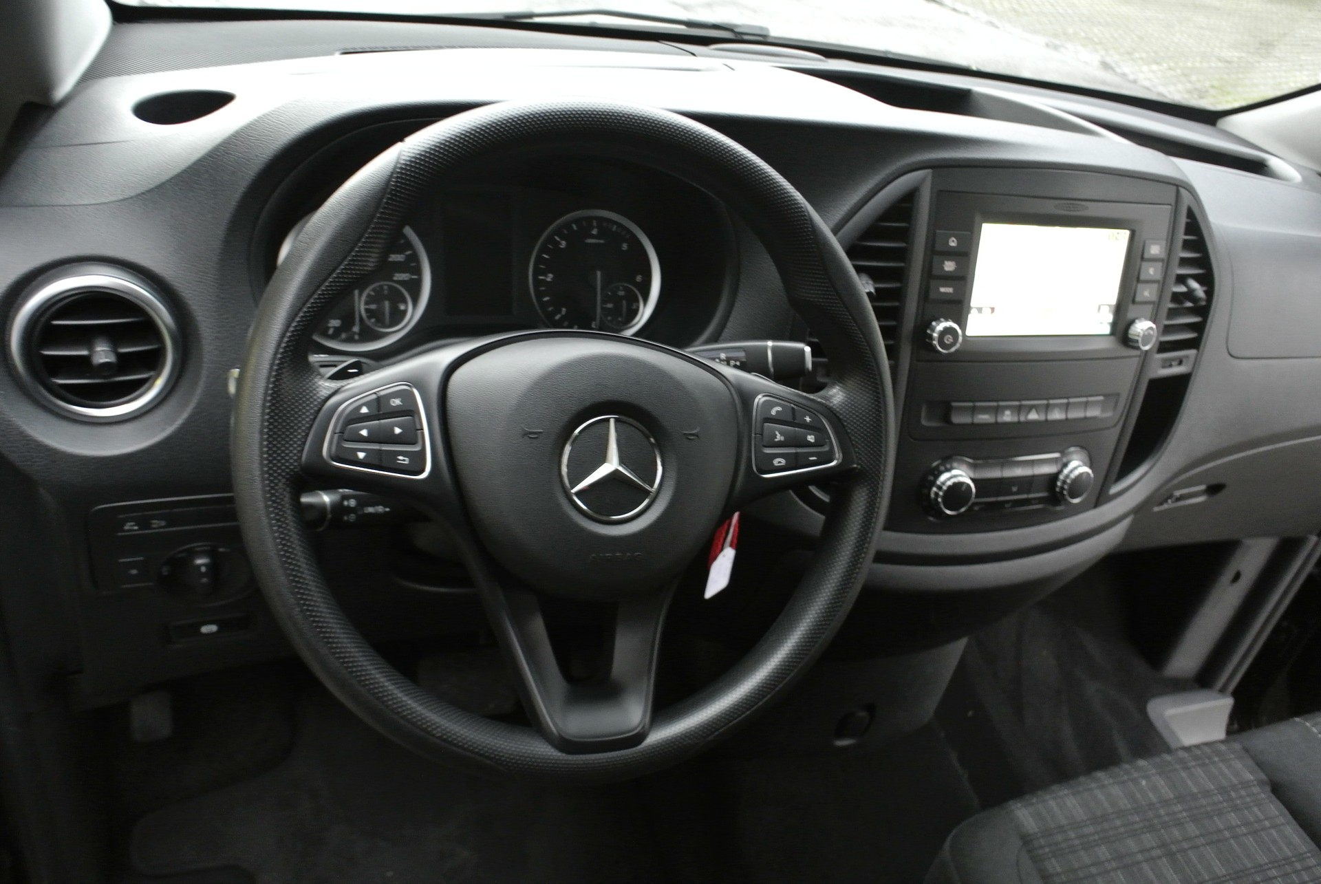 MERCEDES-BENZ Vito 116 CDI Pro Tourer 4Matic 9G-Tronic-image-24