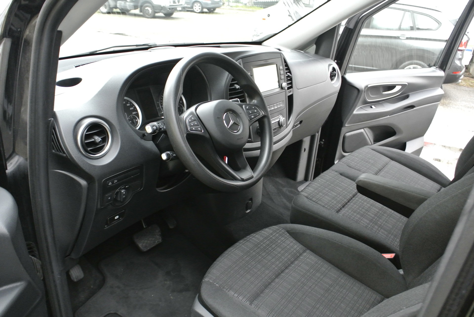 MERCEDES-BENZ Vito 116 CDI Pro Tourer 4Matic 9G-Tronic-image-21
