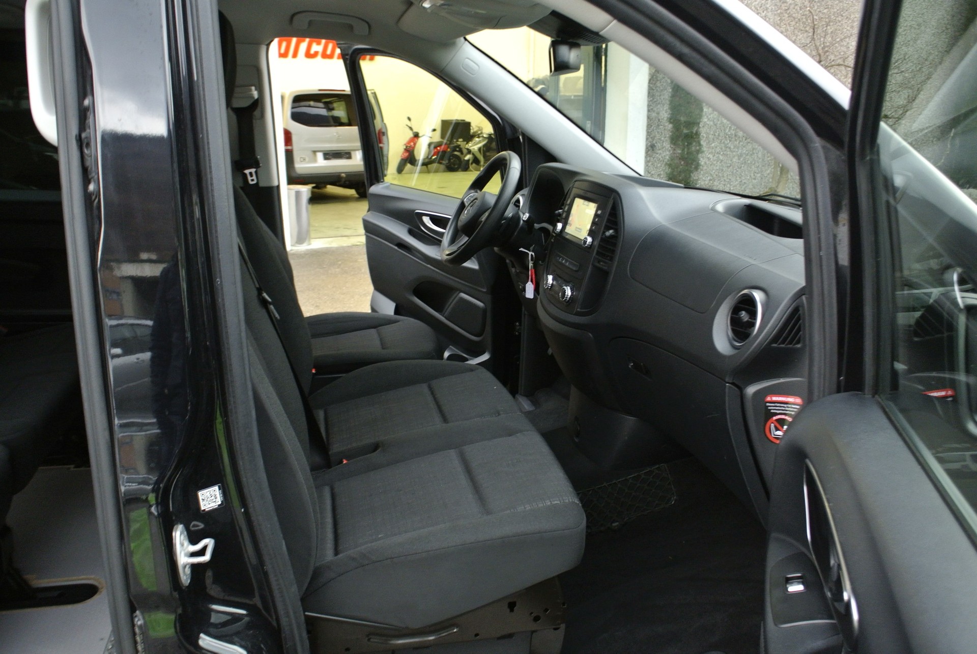 MERCEDES-BENZ Vito 116 CDI Pro Tourer 4Matic 9G-Tronic-image-16