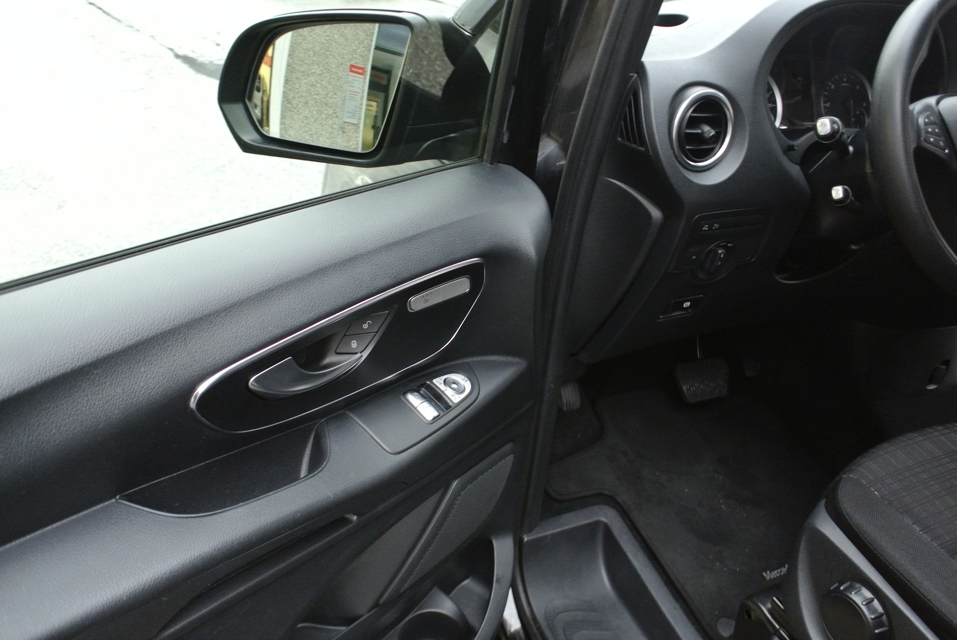 MERCEDES-BENZ Vito 116 CDI Pro Tourer 4Matic 9G-Tronic-image-22