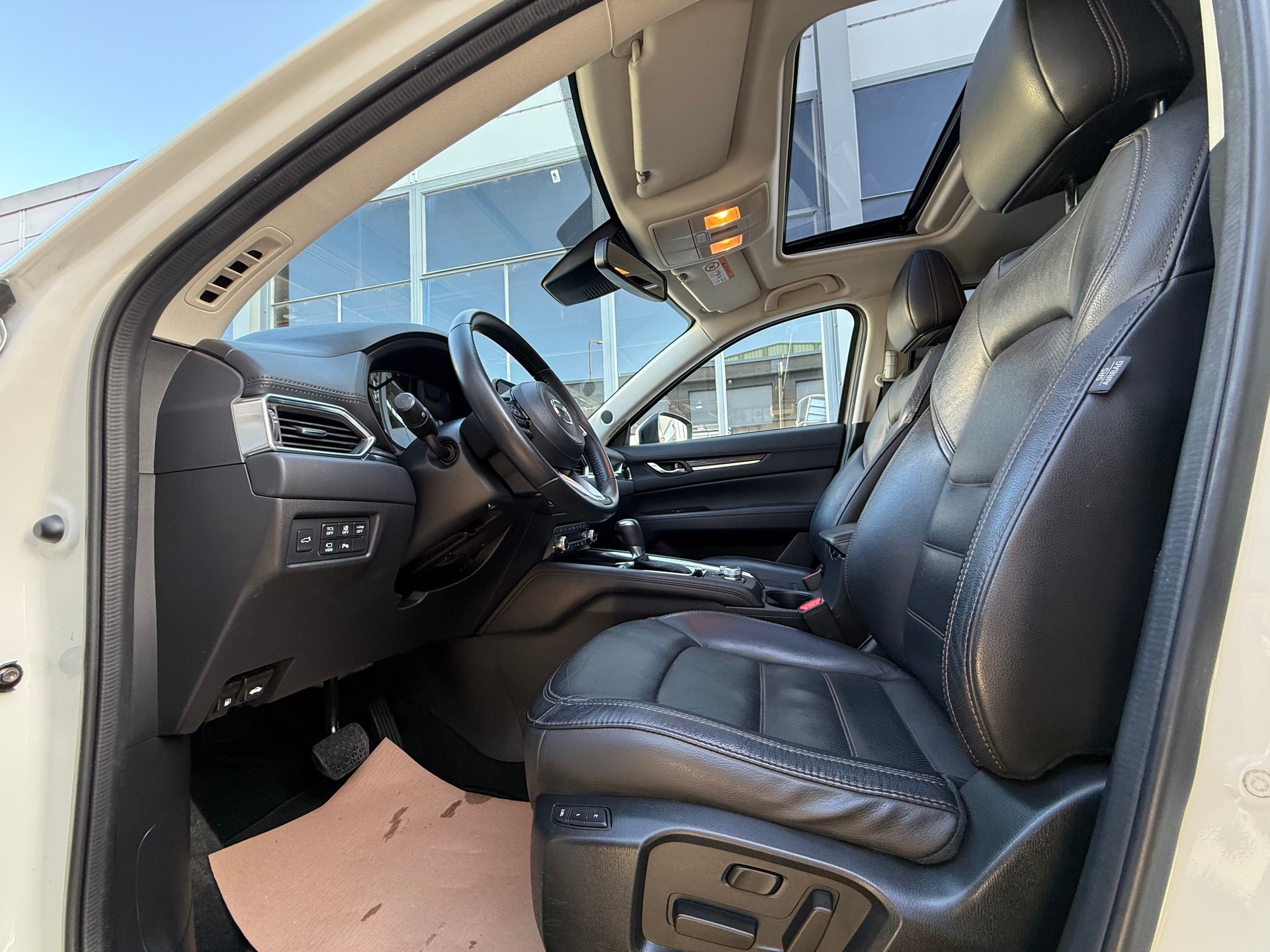 MAZDA CX-5 SKYACTIV-G 165 Revolution AWD Automat *Leder *Schiebedach *Abstandregler *360 Kamera *Head-Up Display *Sitzheiz. & Belüft.-image-8