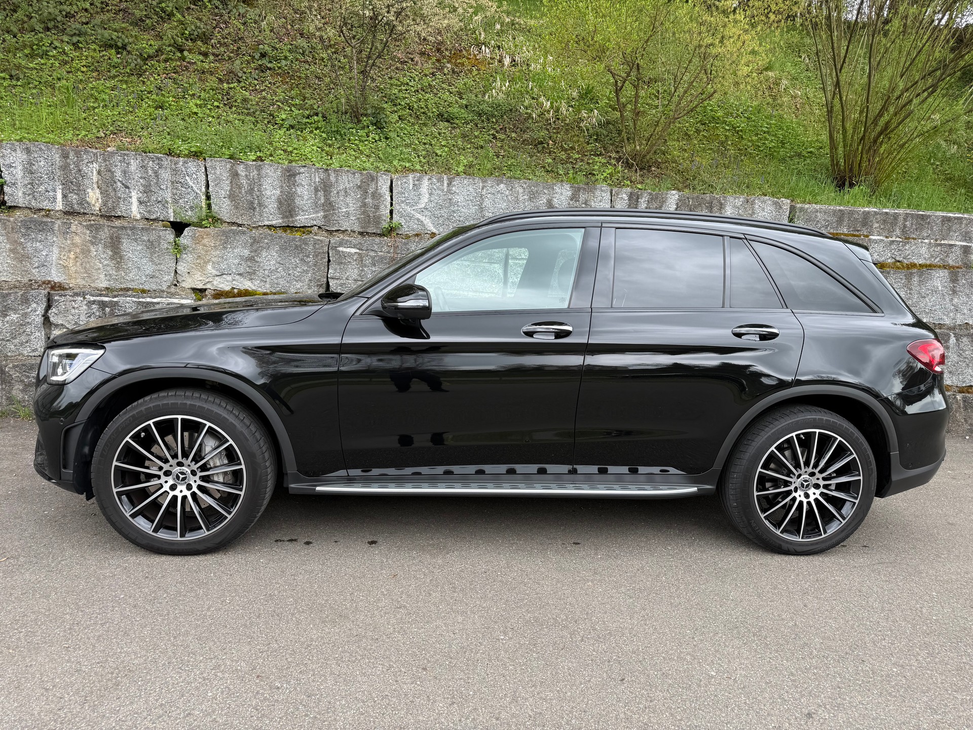 MERCEDES-BENZ GLC 300 AMG Line 4Matic 9G-Tronic-image-13