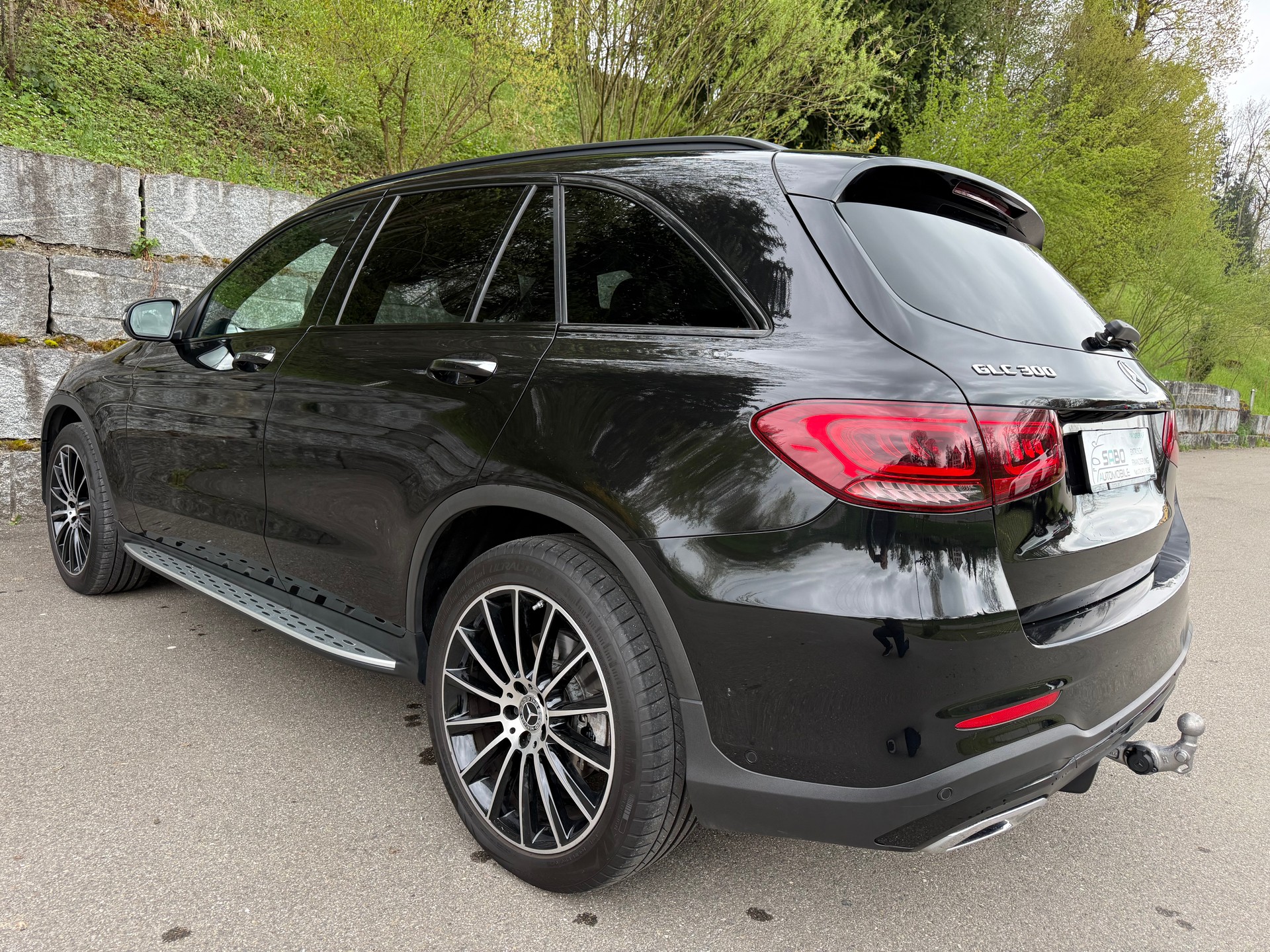 MERCEDES-BENZ GLC 300 AMG Line 4Matic 9G-Tronic-image-3