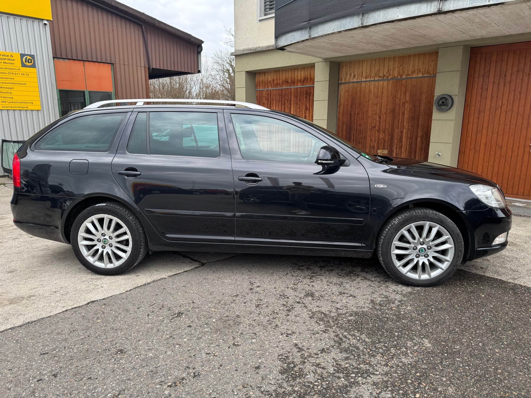 SKODA Octavia Combi 1.8 TSI Laurin & Klement-image-3