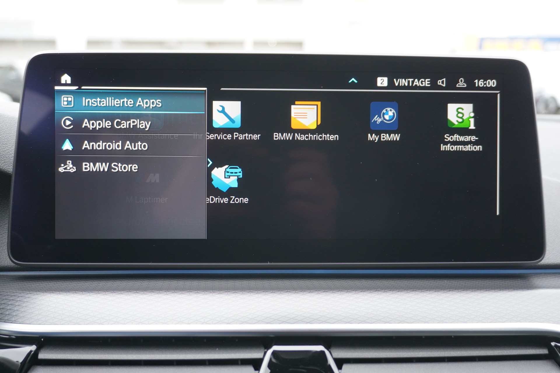 BMW 530e xDrive Touring M Sport Steptronic-image-30