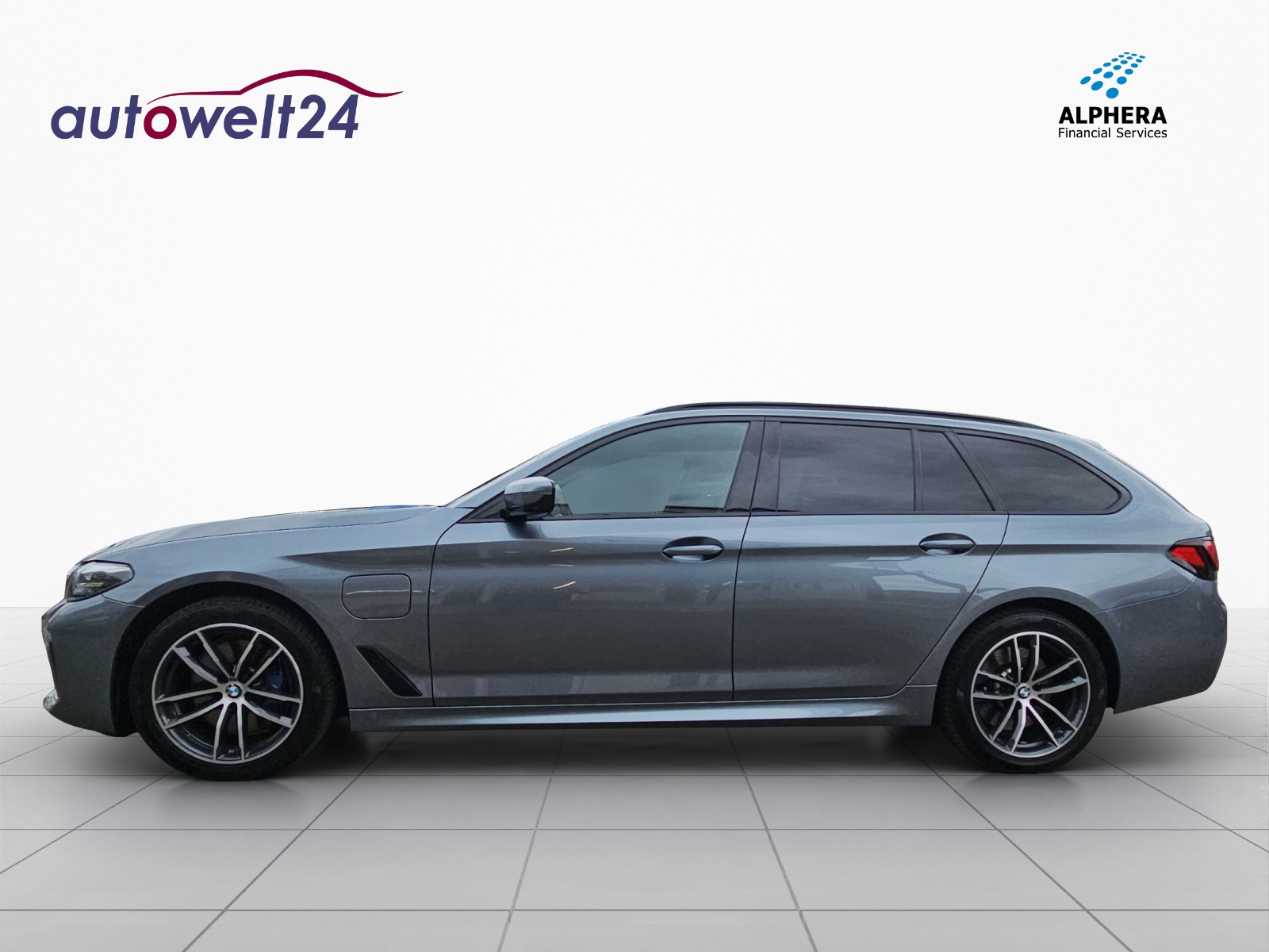 BMW 530e xDrive Touring M Sport Steptronic-image-8