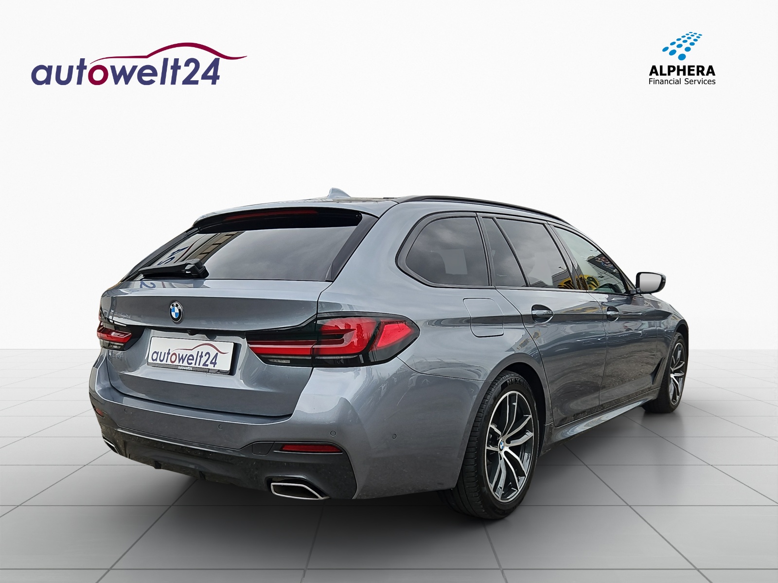 BMW 530e xDrive Touring M Sport Steptronic-image-5