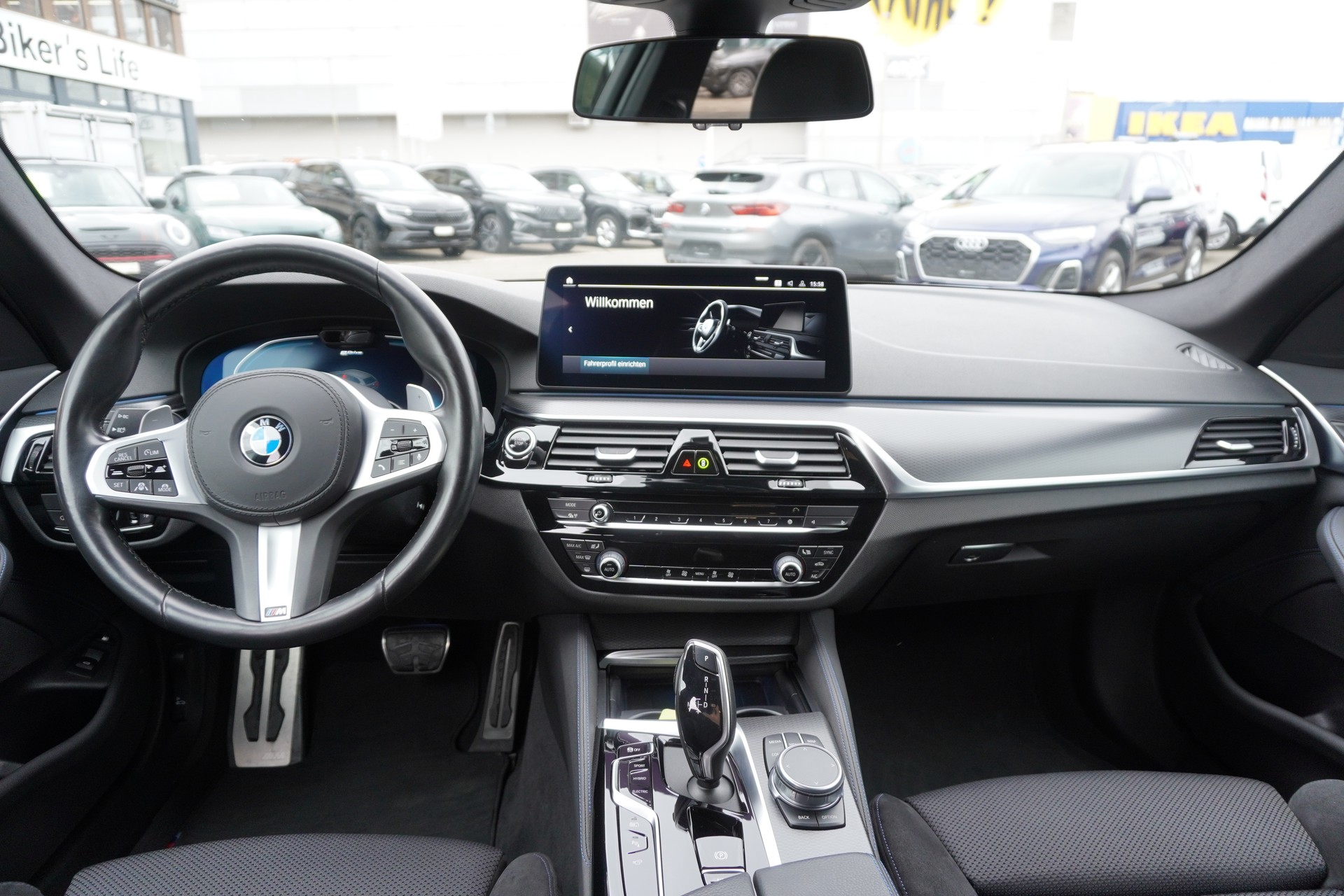 BMW 530e xDrive Touring M Sport Steptronic-image-17