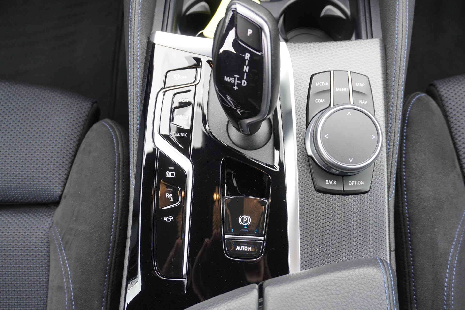BMW 530e xDrive Touring M Sport Steptronic-image-19