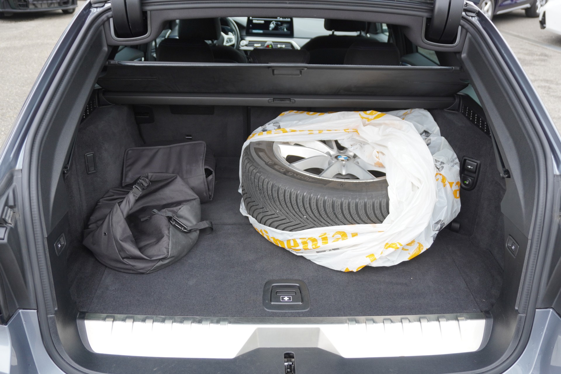 BMW 530e xDrive Touring M Sport Steptronic-image-10