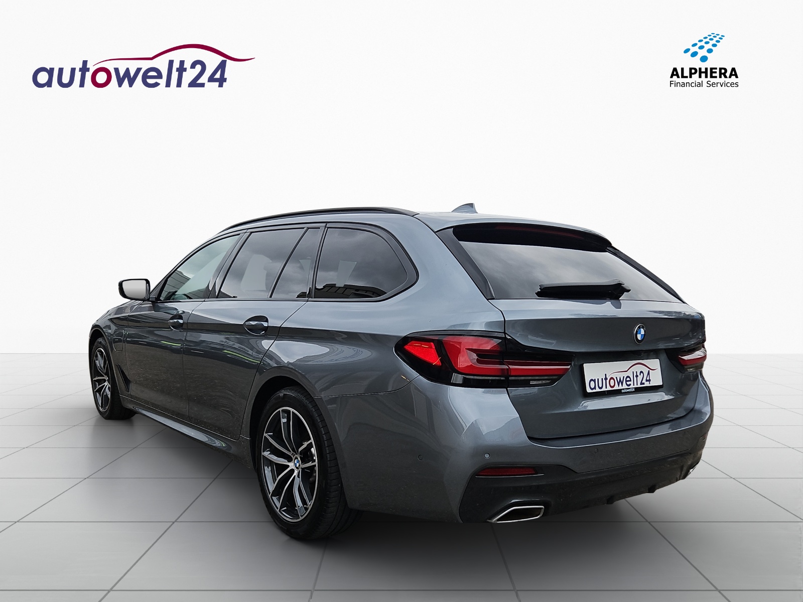 BMW 530e xDrive Touring M Sport Steptronic-image-7