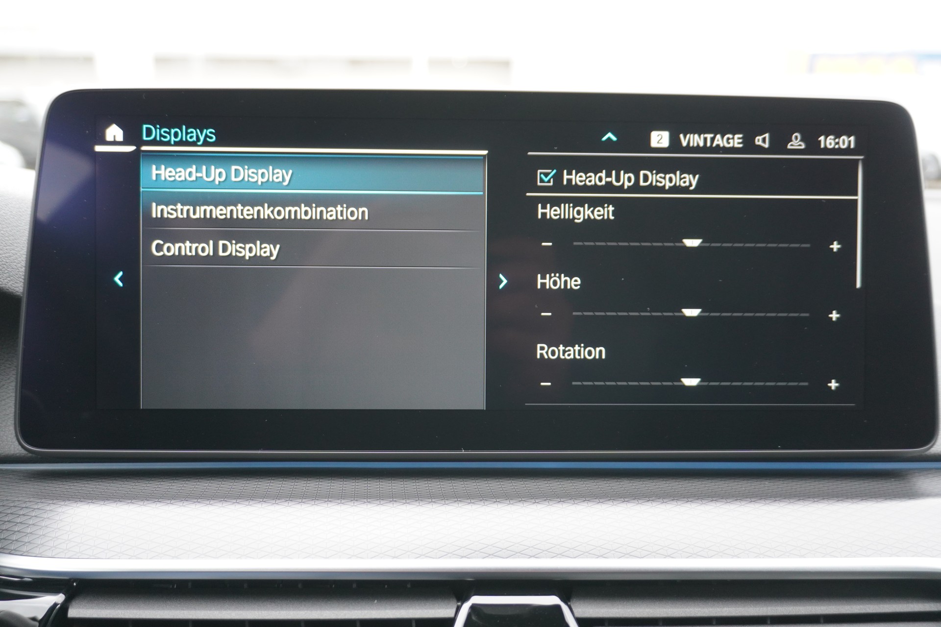 BMW 530e xDrive Touring M Sport Steptronic-image-33