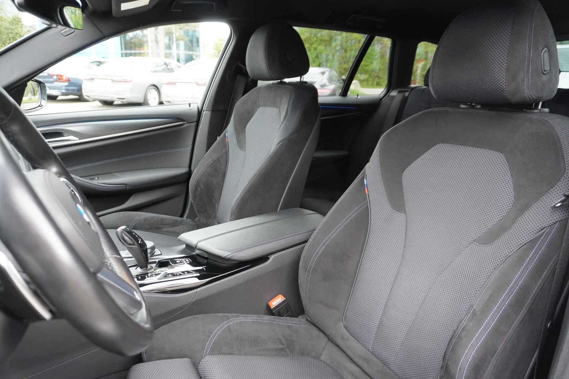BMW 530e xDrive Touring M Sport Steptronic-image-15