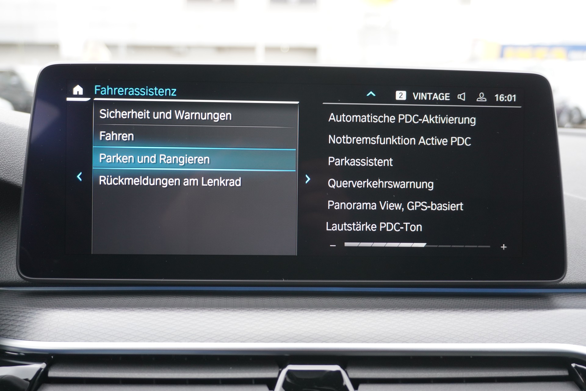 BMW 530e xDrive Touring M Sport Steptronic-image-36