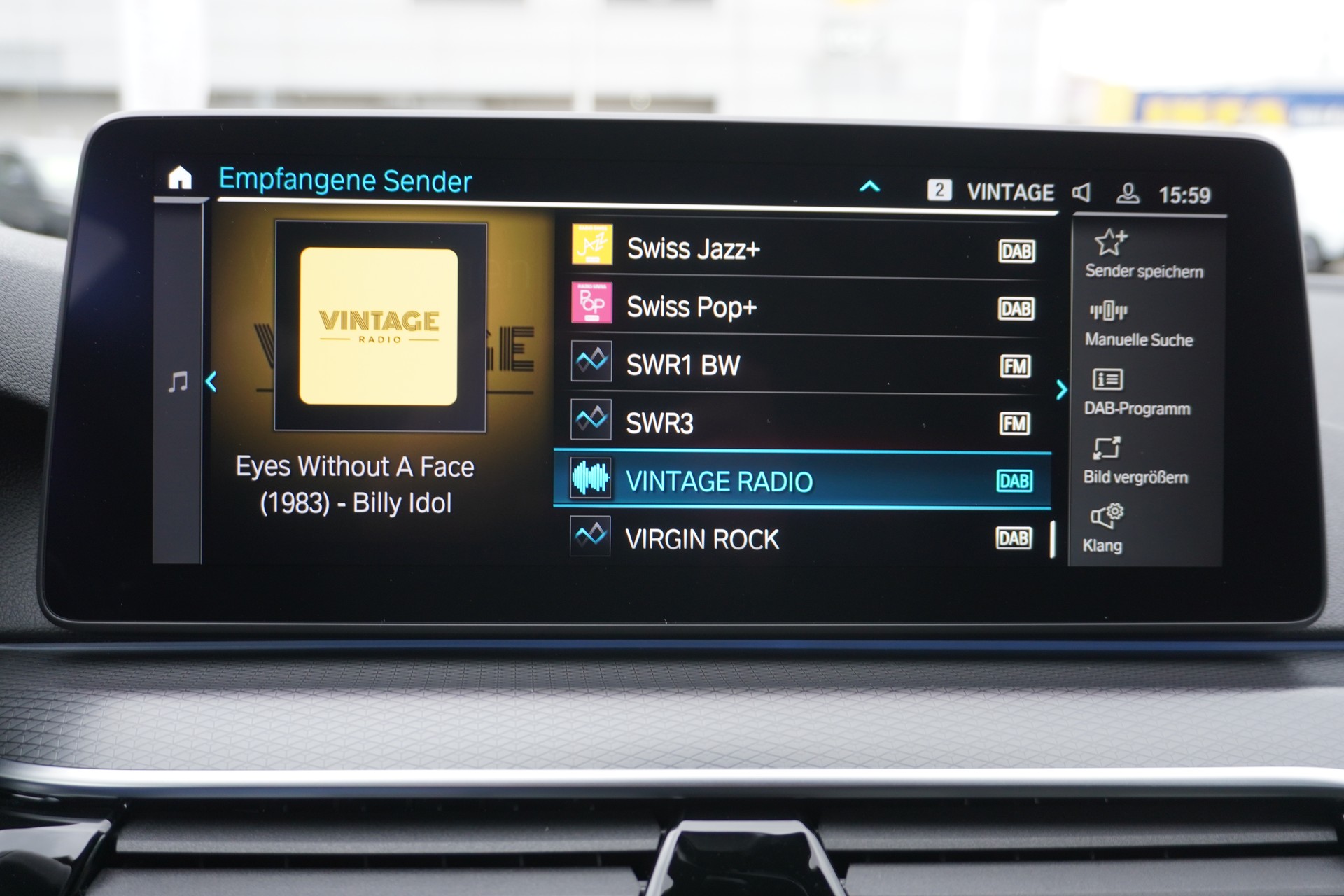 BMW 530e xDrive Touring M Sport Steptronic-image-26