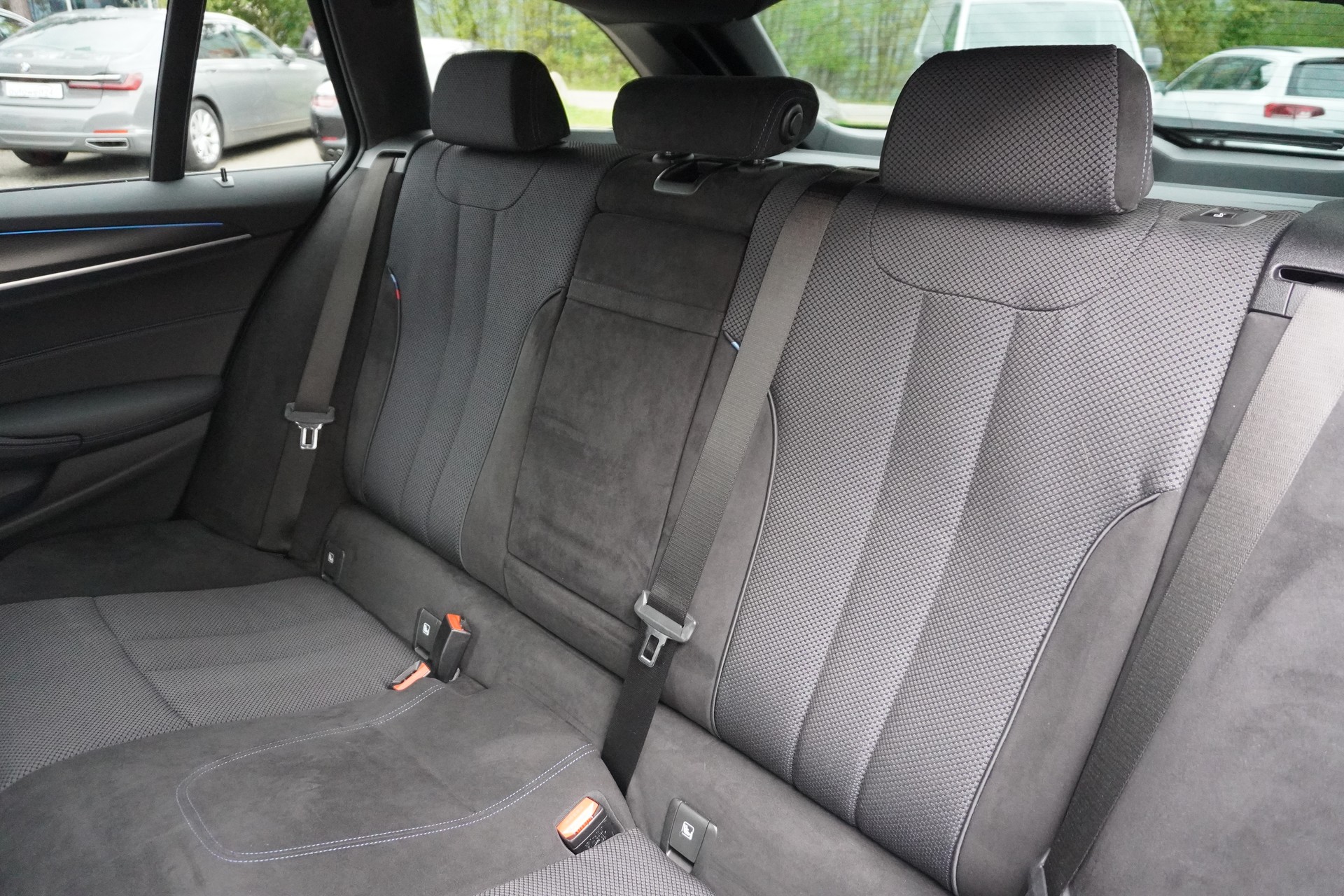 BMW 530e xDrive Touring M Sport Steptronic-image-16