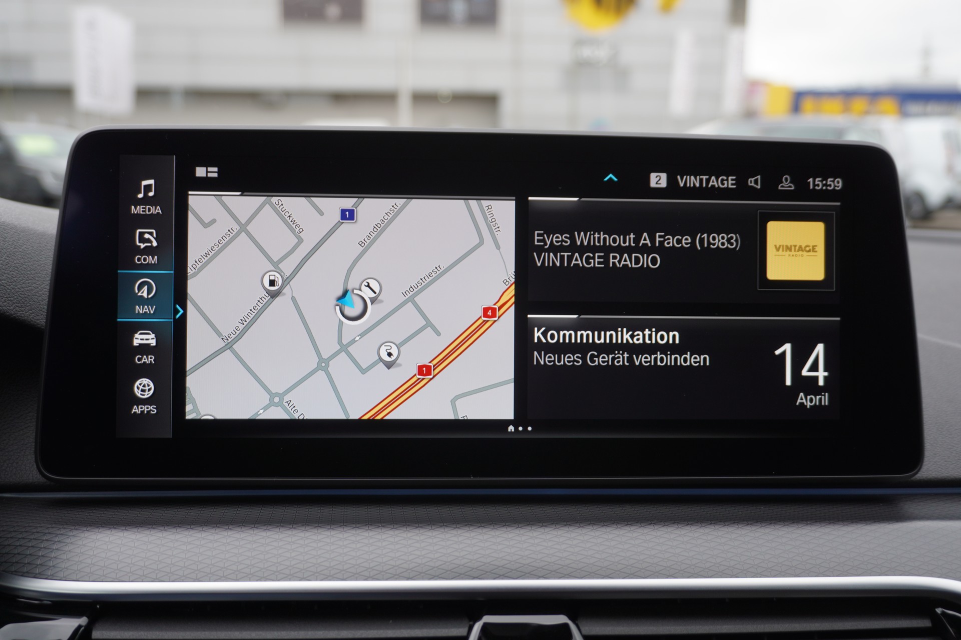BMW 530e xDrive Touring M Sport Steptronic-image-28