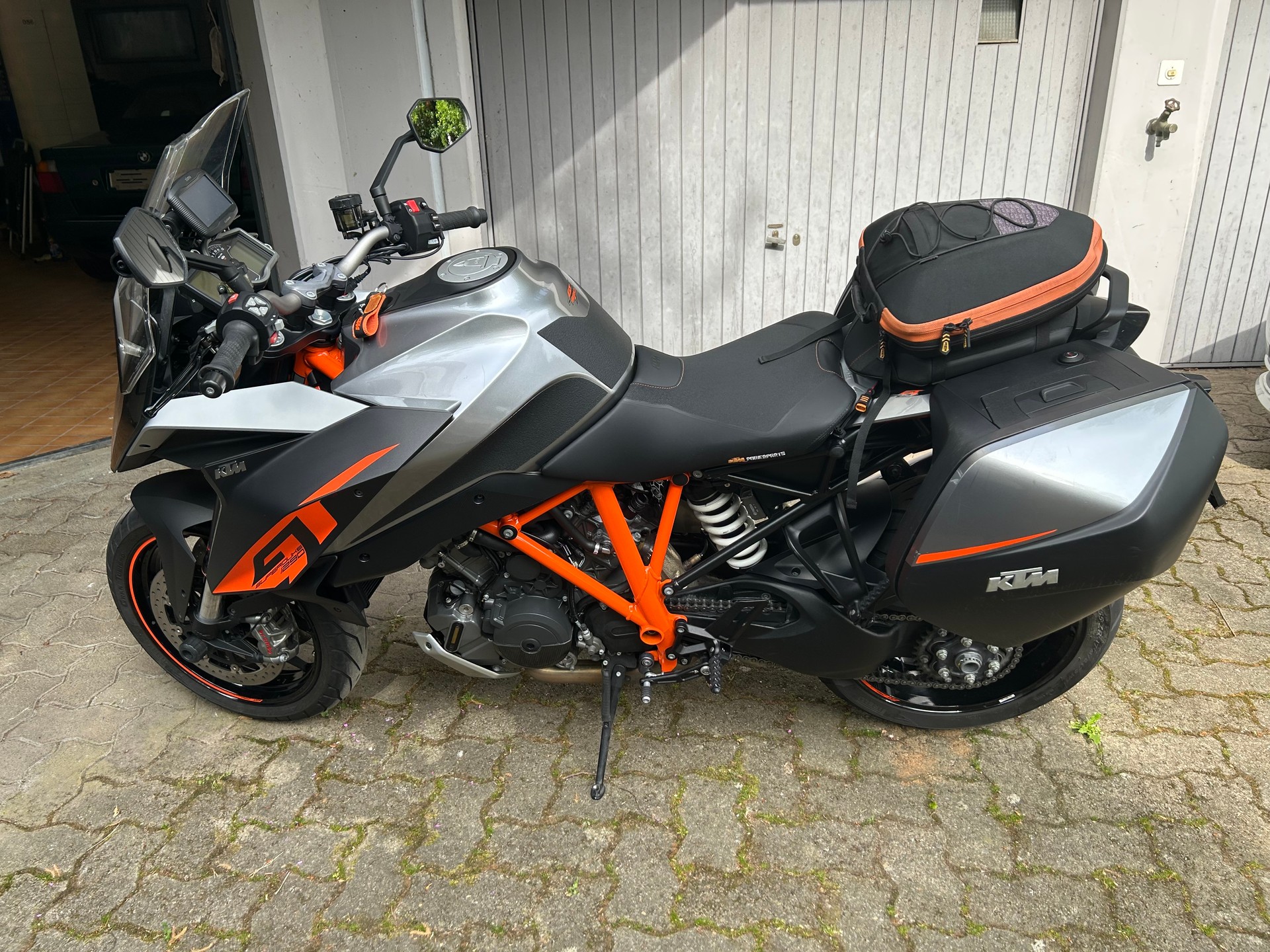 KTM 1290 Super Duke GT-image-1