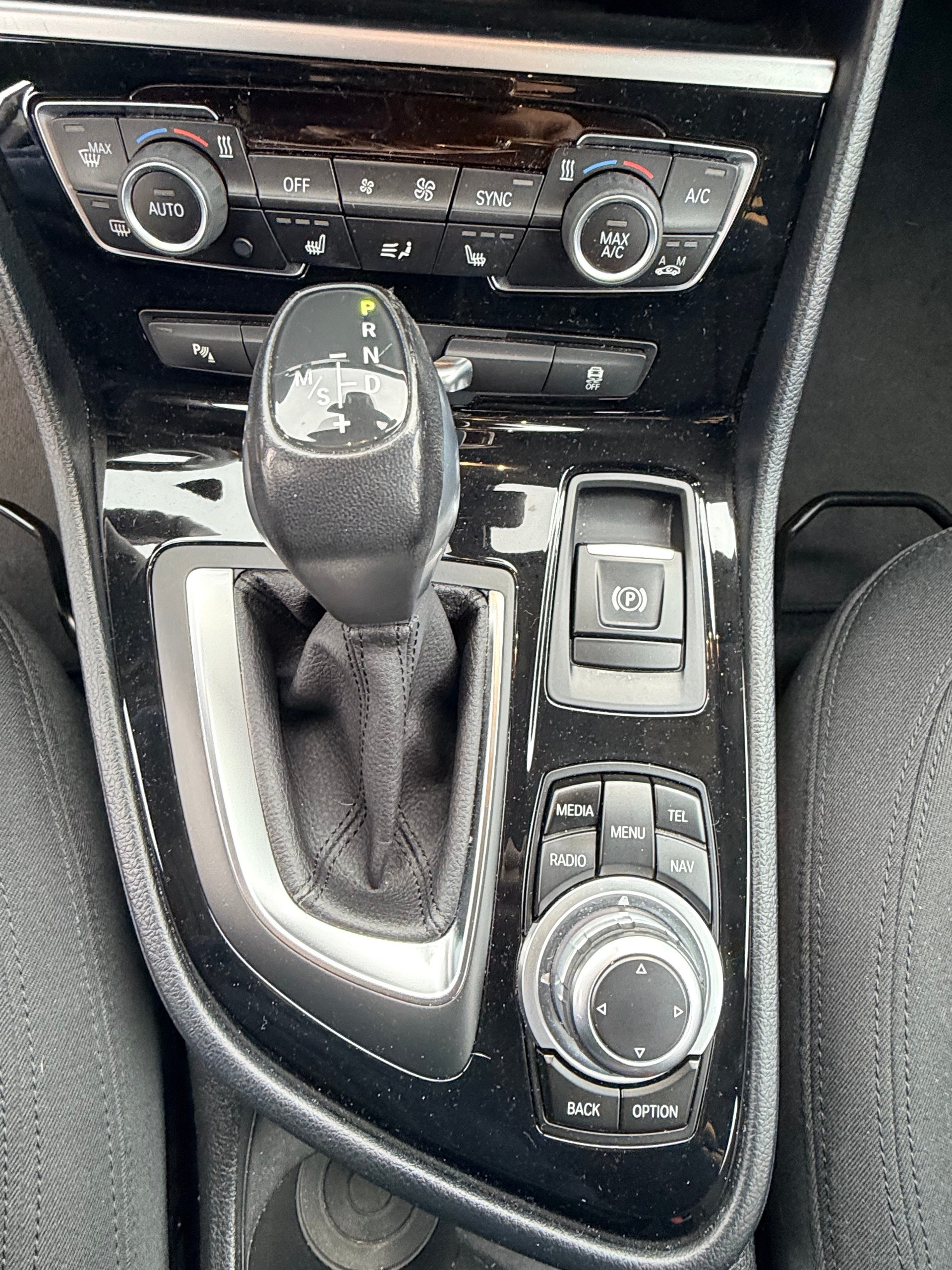 BMW 220d xDrive Active Tourer Steptronic-image-24