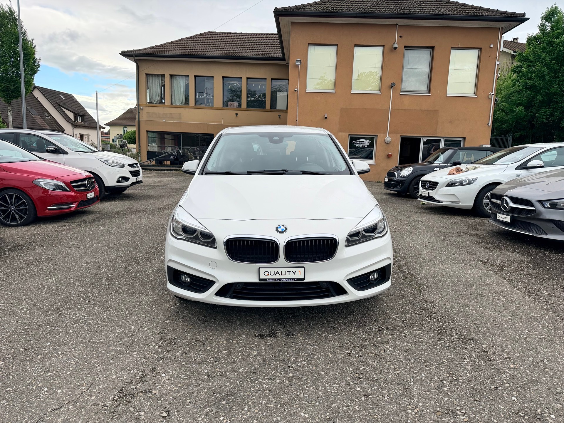 BMW 220d xDrive Active Tourer Steptronic-showroom-element-1
