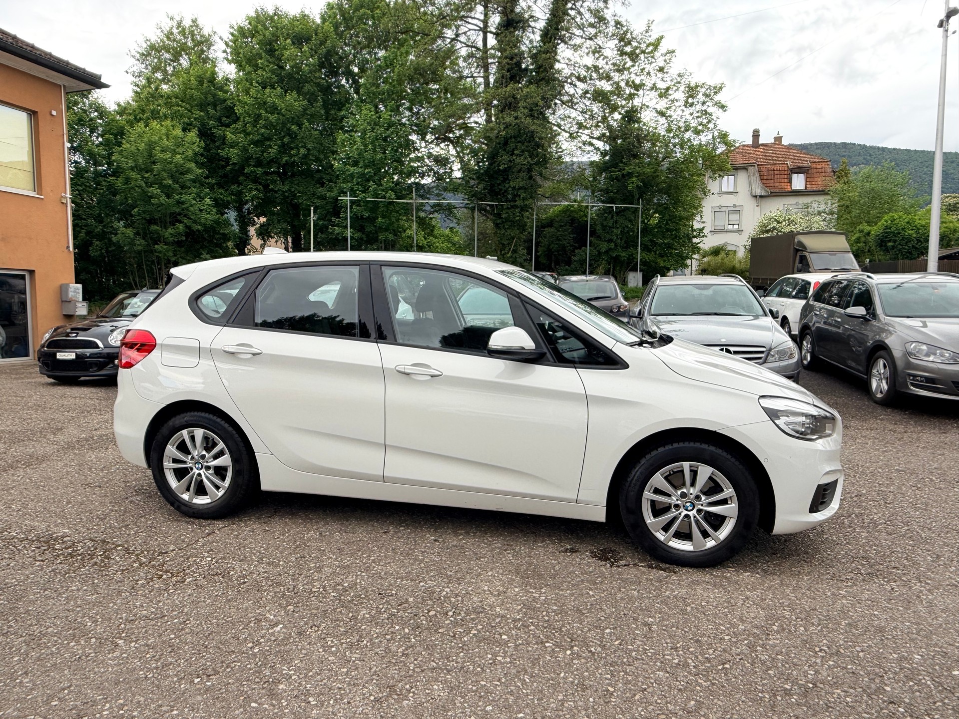 BMW 220d xDrive Active Tourer Steptronic-image-5