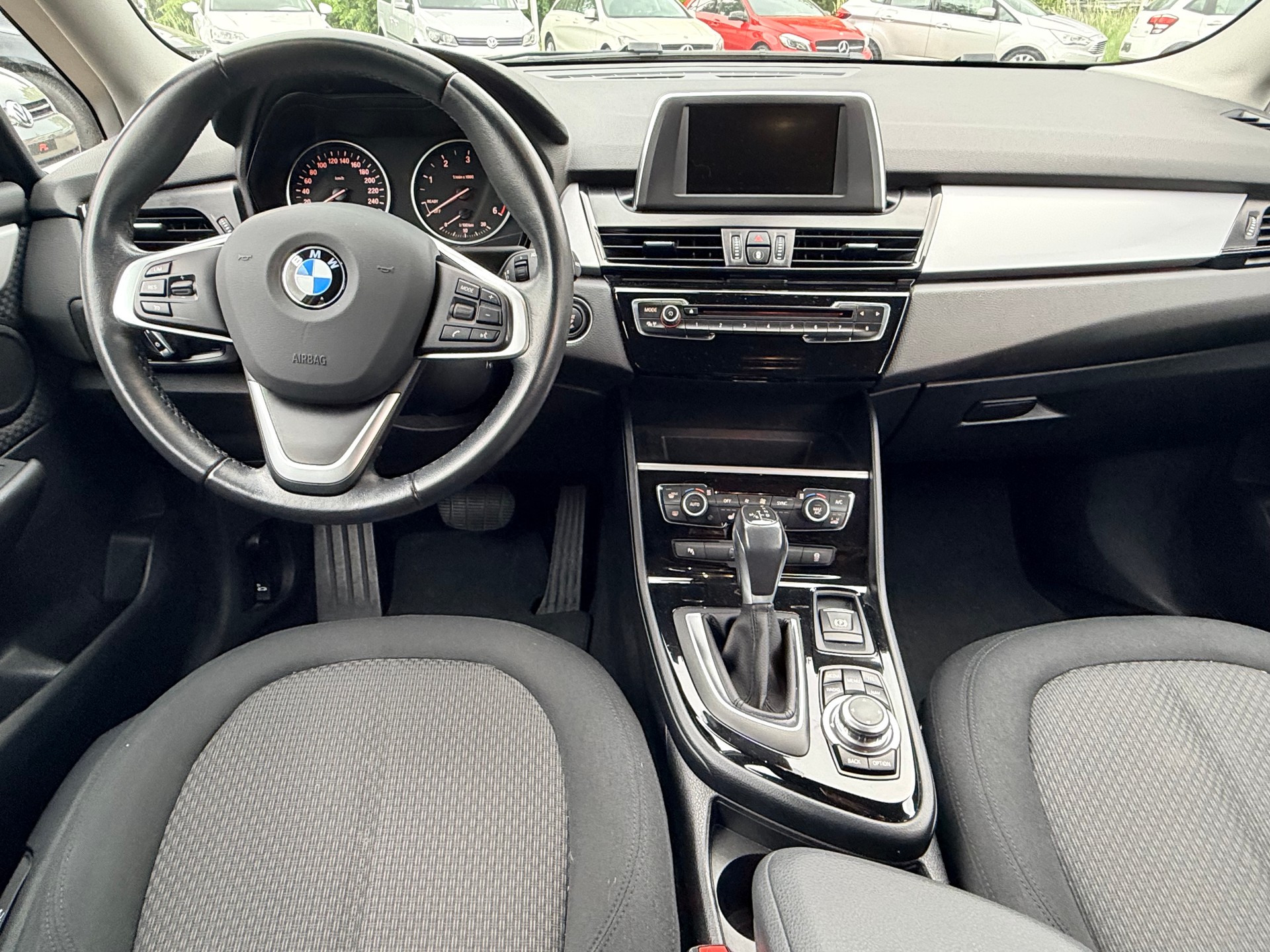 BMW 220d xDrive Active Tourer Steptronic-image-12