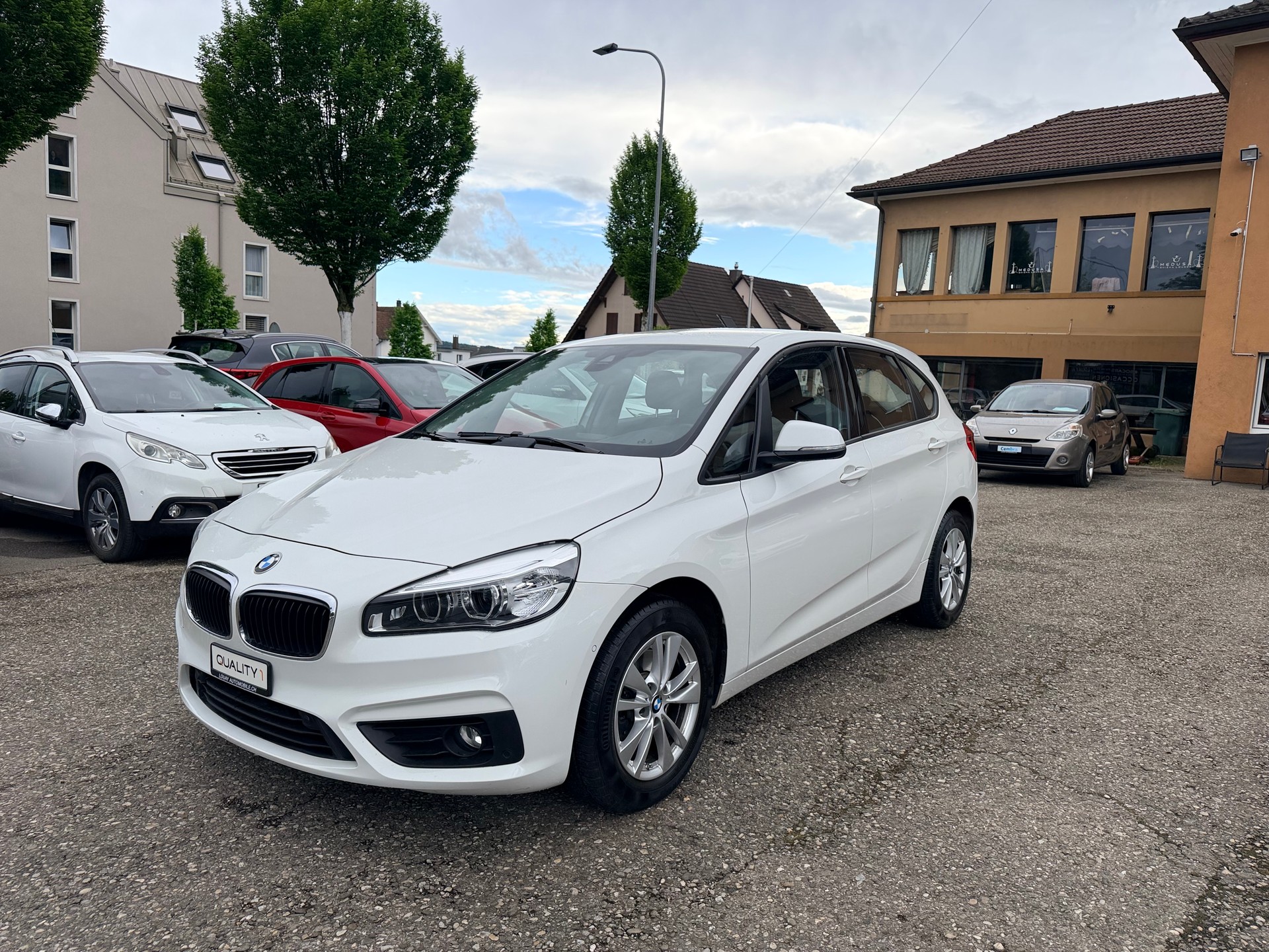 BMW 220d xDrive Active Tourer Steptronic-image-6