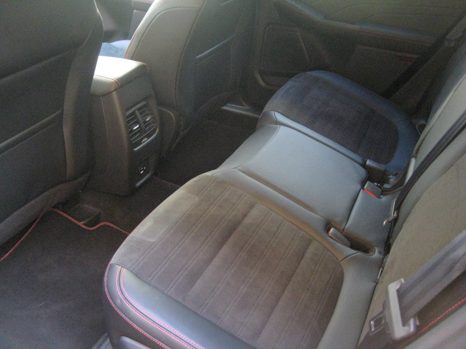 FORD Kuga 2.5 FHEV ST-Line X 4WD-image-6
