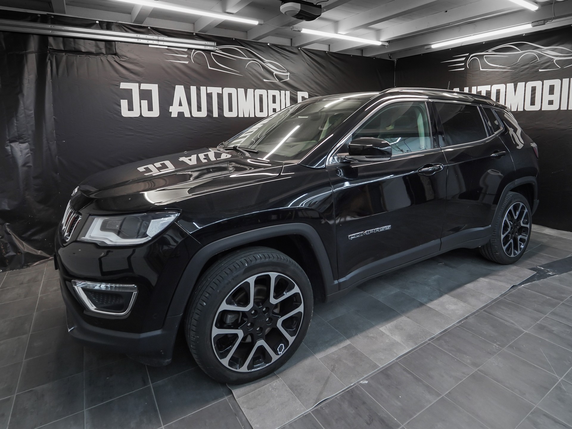 JEEP Compass 2.0CRD Limited AWD 9ATX-showroom-element-3
