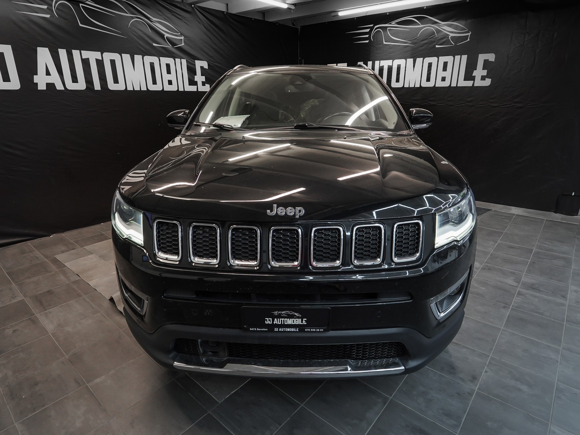 JEEP Compass 2.0CRD Limited AWD 9ATX-showroom-element-1