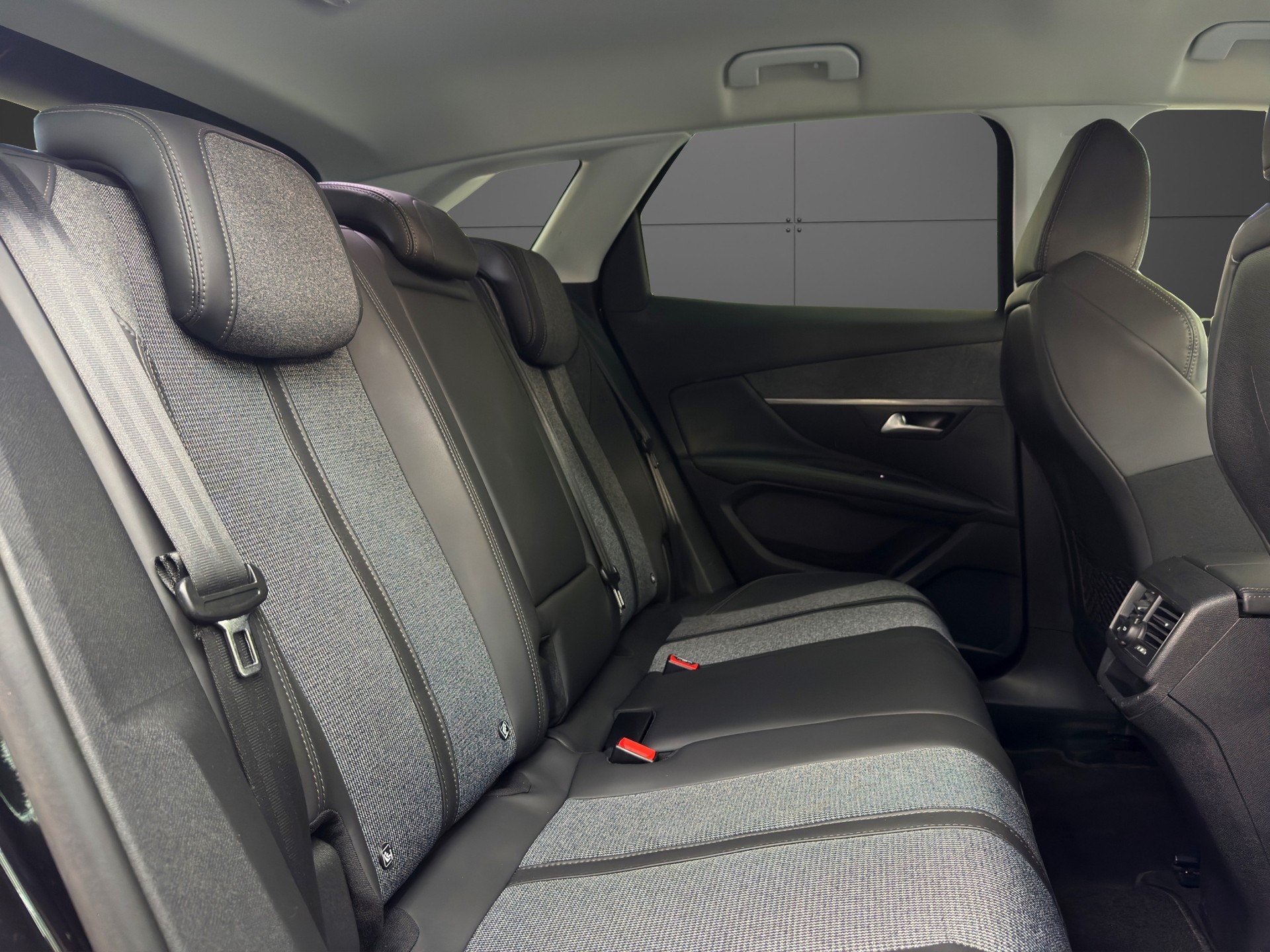 PEUGEOT 3008 1.6 THP Allure EAT-image-14