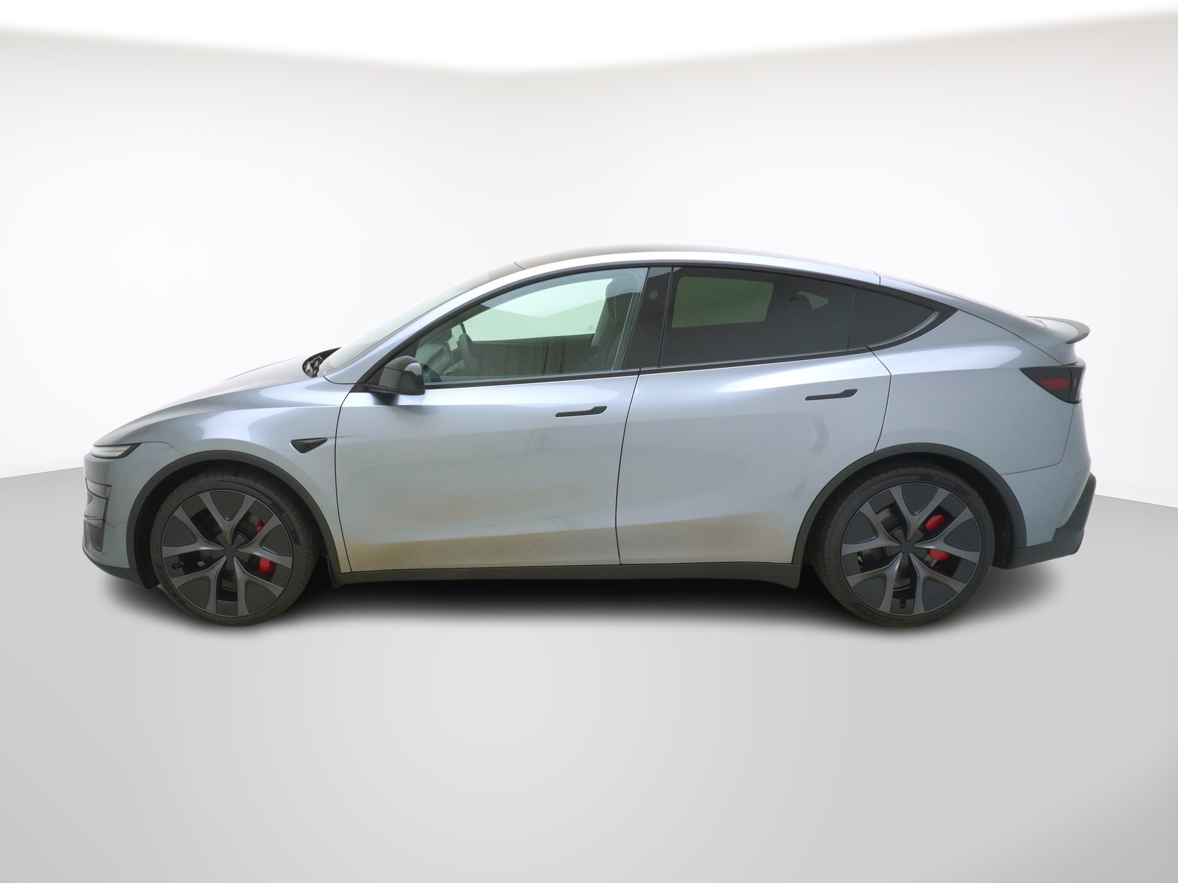 TESLA Model Y Performance AWD-showroom-element-1