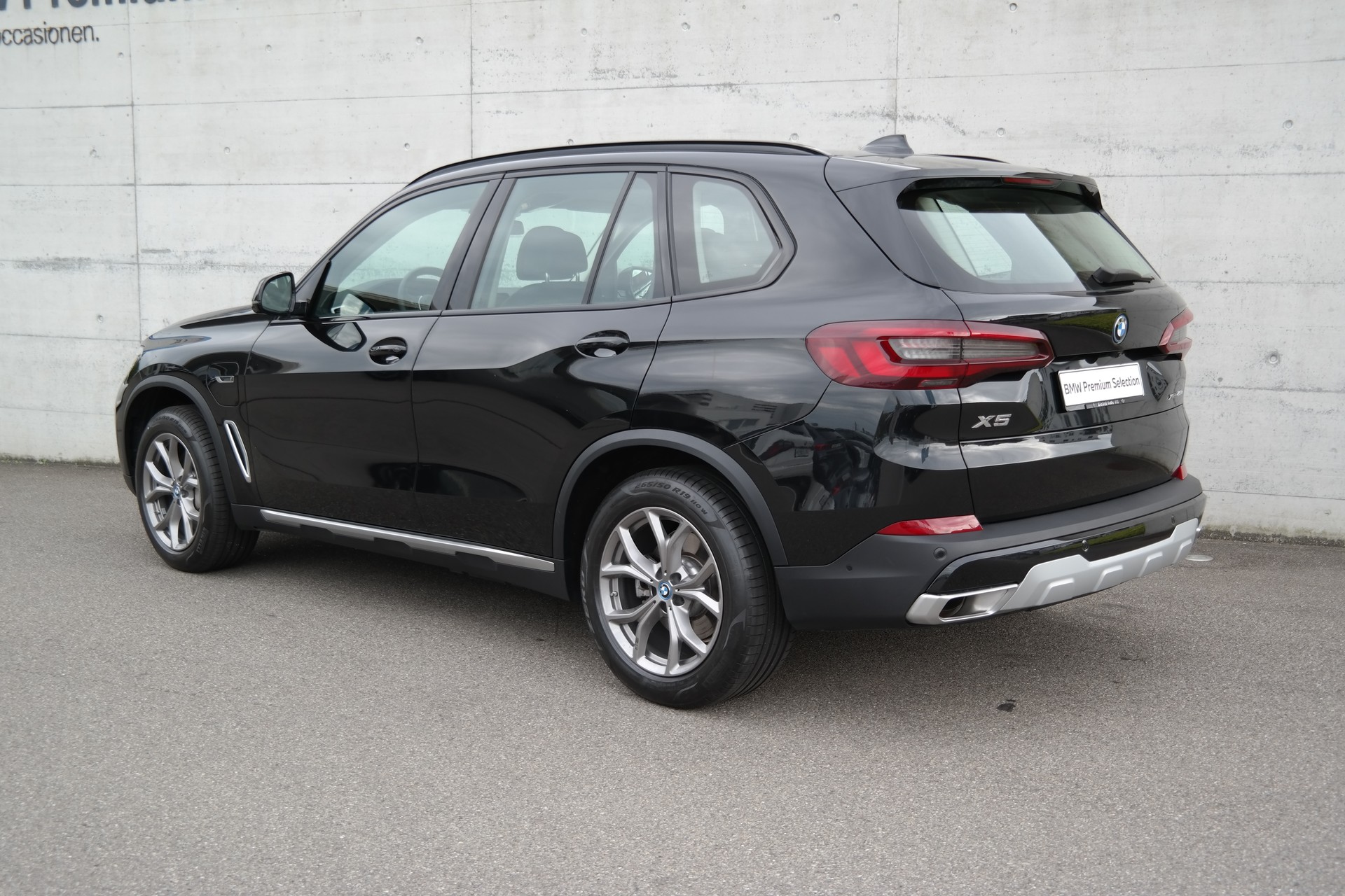 BMW X5 xDrive45e xLine-showroom-element-3