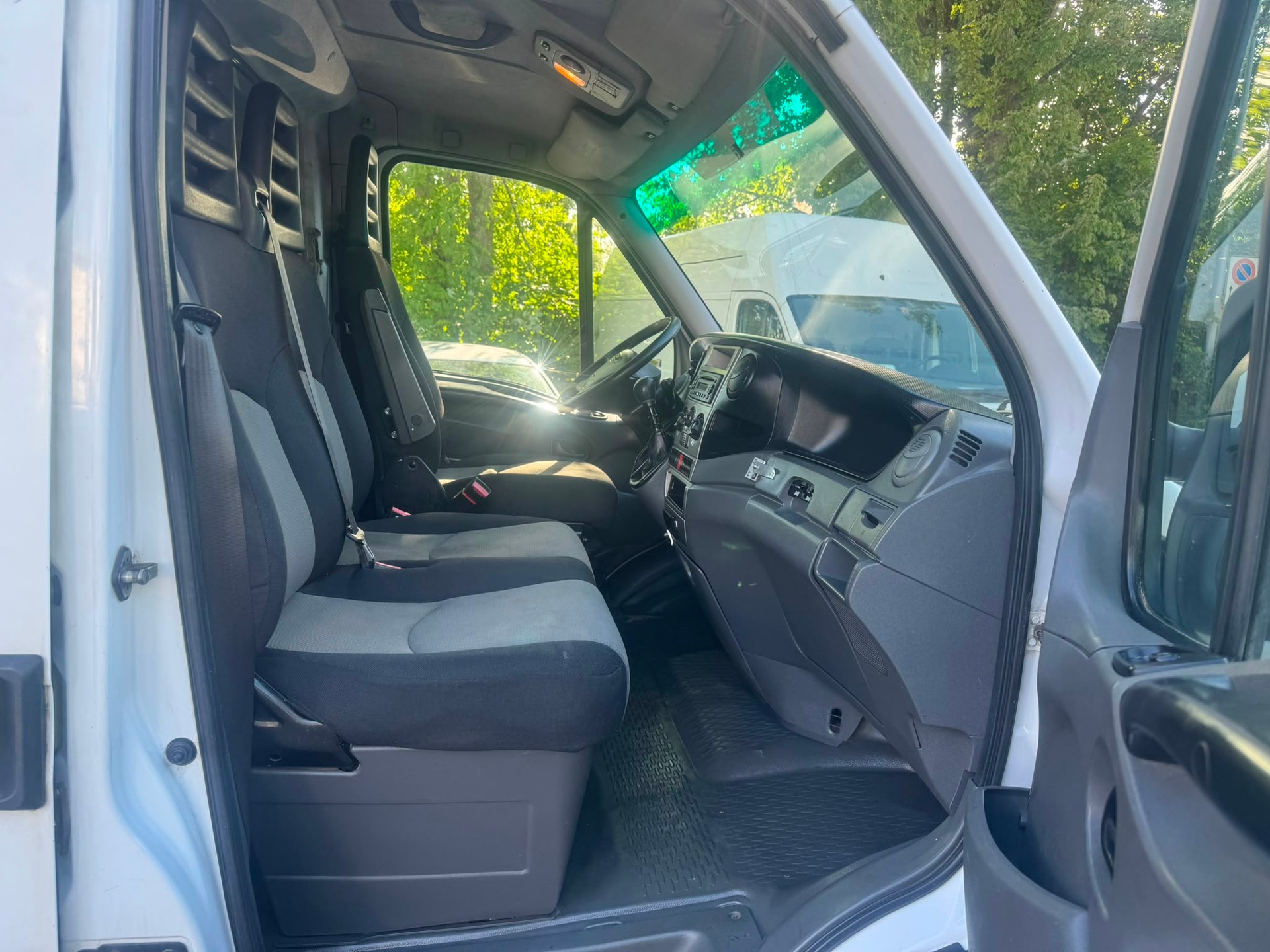 IVECO 35 C 17 V EEV ** 3-Plätzer ** Anhhängerkupplung ** Sortimo ** LTZ MFK 20.07.2023-image-2