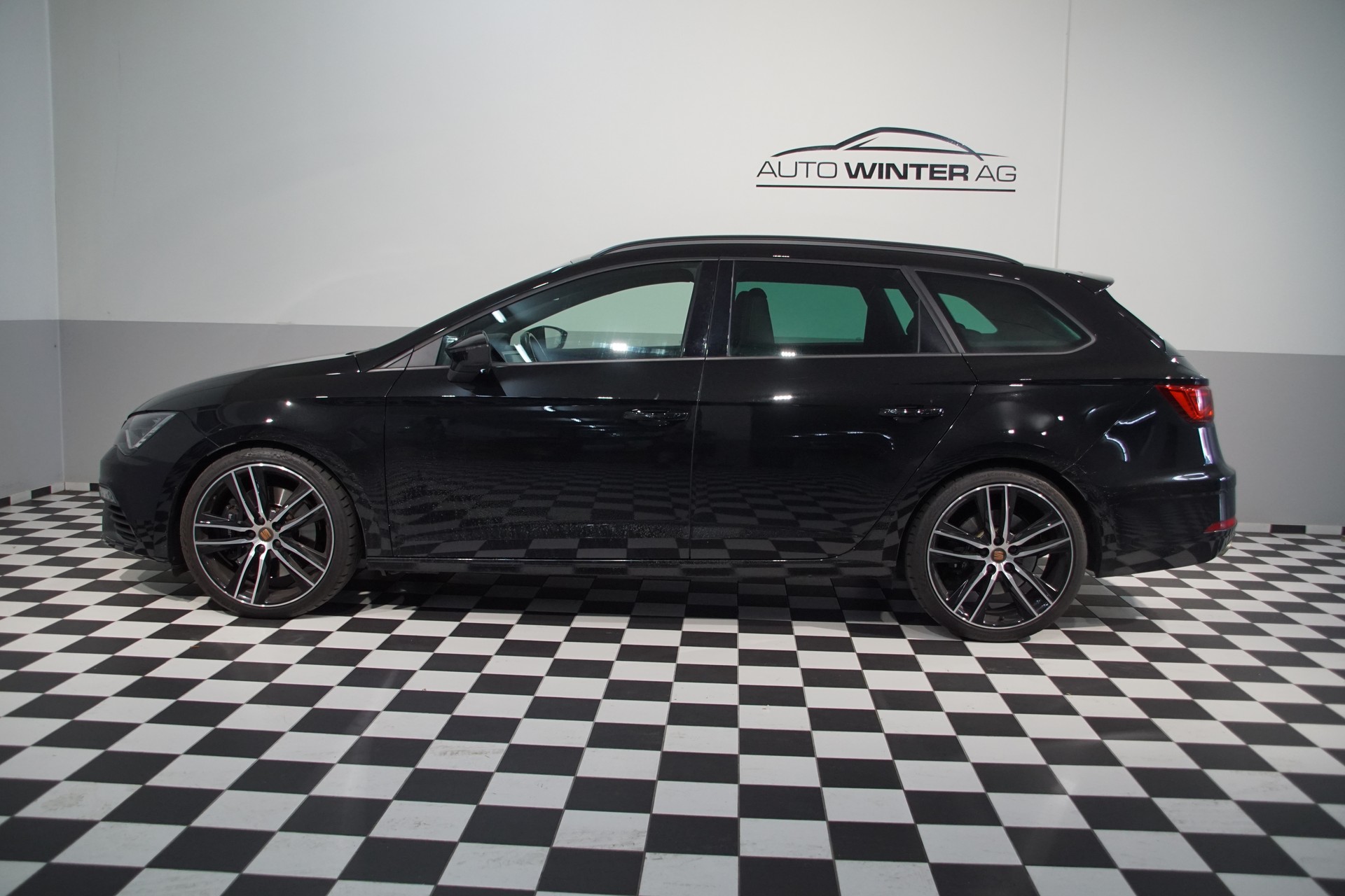 SEAT Leon ST 2.0 TSI Cupra 300 4 Drive DSG-image-8