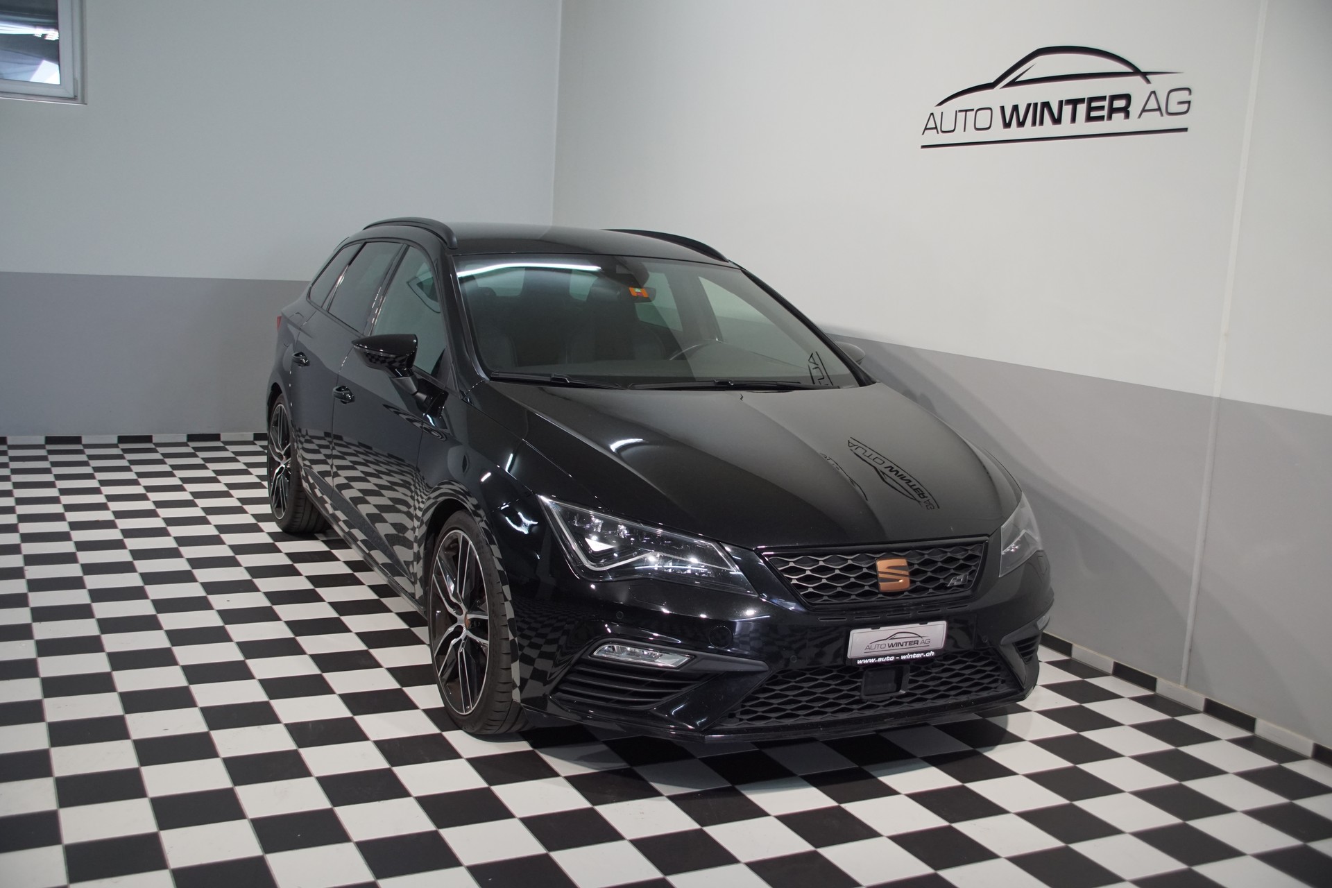 SEAT Leon ST 2.0 TSI Cupra 300 4 Drive DSG-showroom-element-2