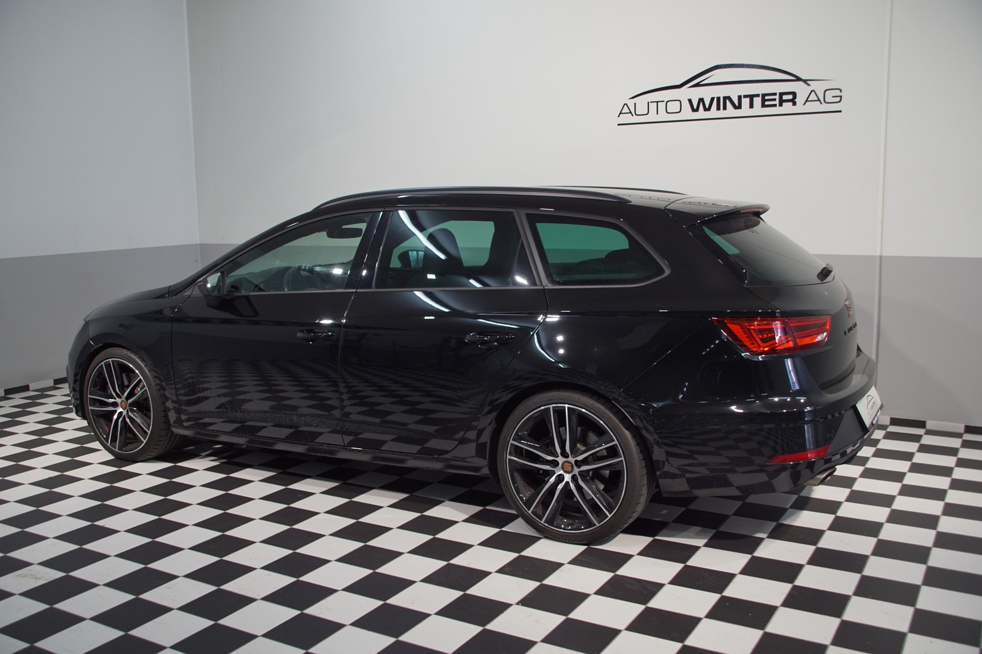 SEAT Leon ST 2.0 TSI Cupra 300 4 Drive DSG-image-6