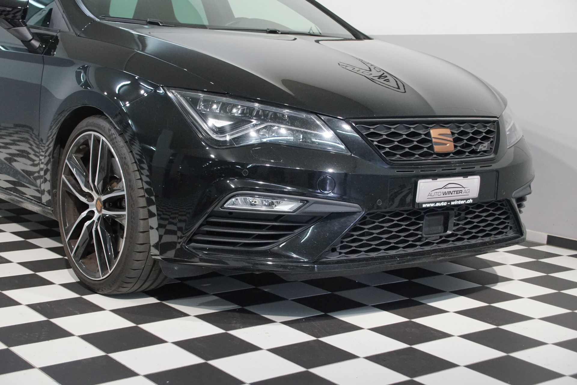 SEAT Leon ST 2.0 TSI Cupra 300 4 Drive DSG-showroom-element-3