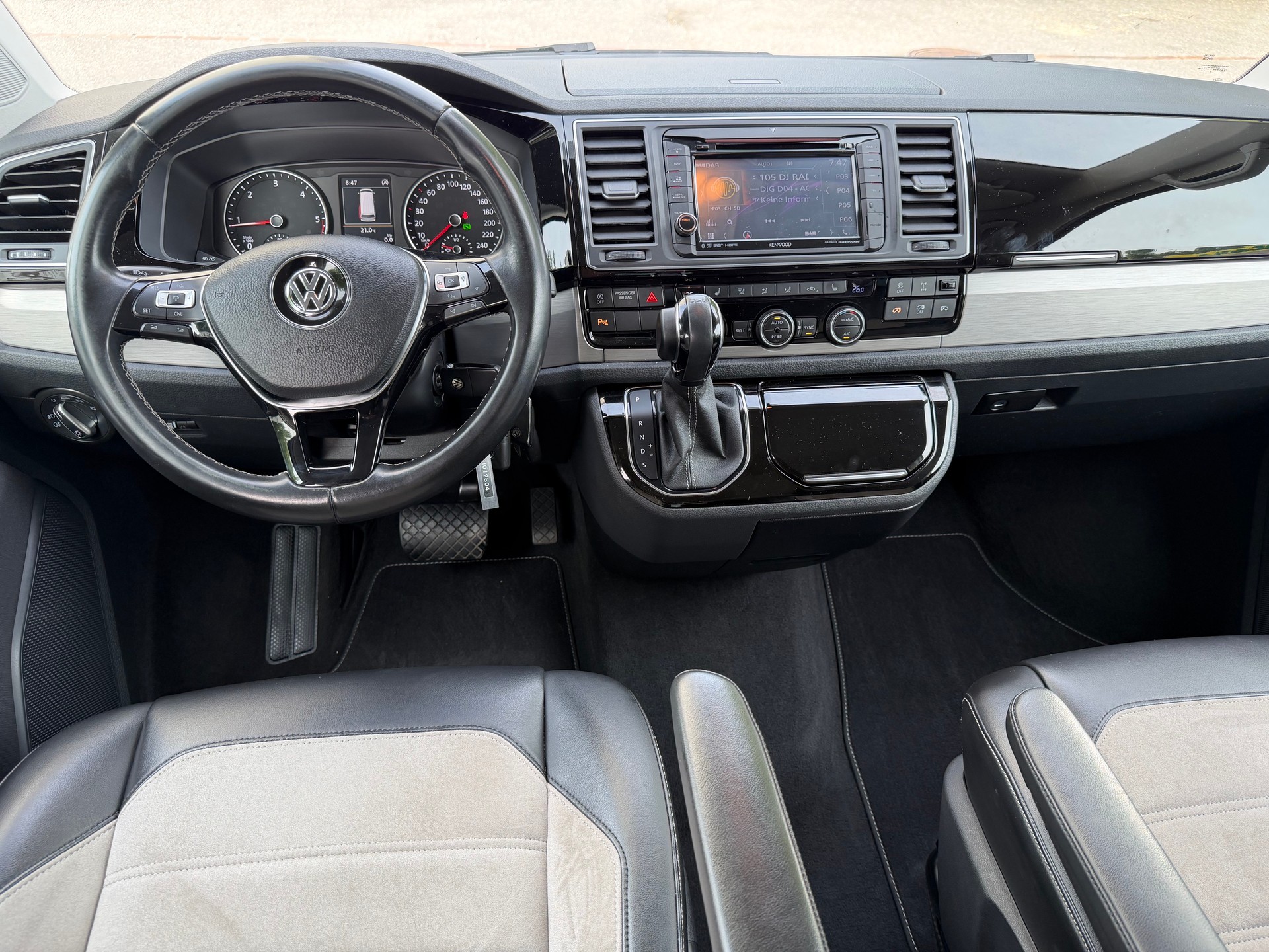 VW T6 Multivan 2.0 Bi-TDI Gen Six 4Motion DSG-showroom-element-3
