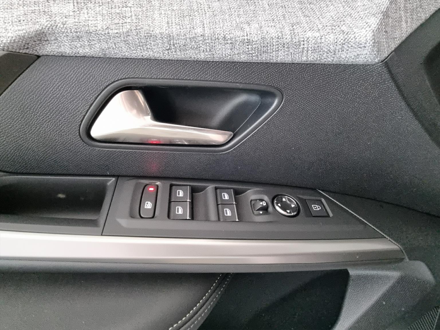 PEUGEOT 5008 145 Hybrid GT 7-Plätzer-image-11