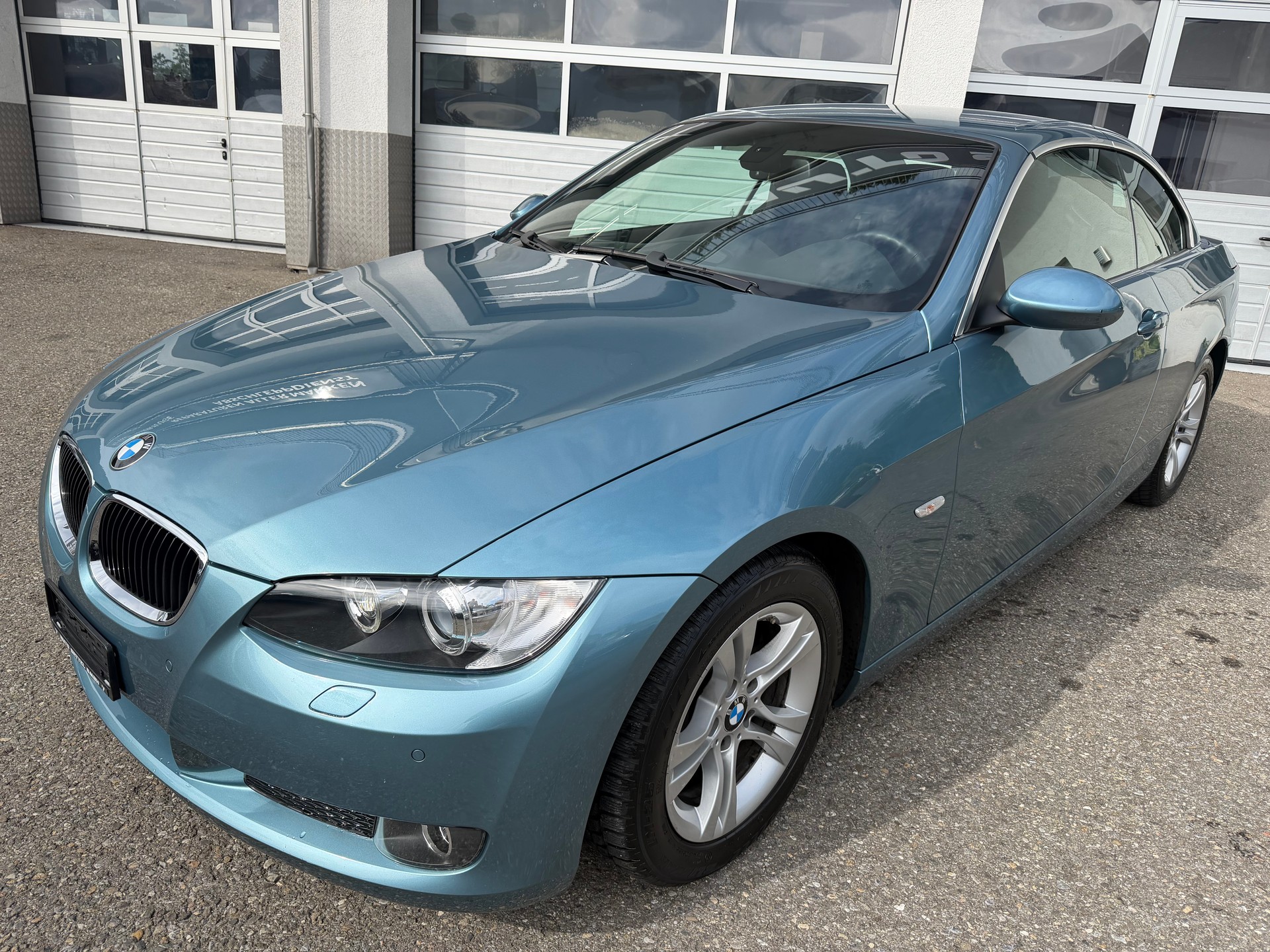BMW 320i Cabriolet Steptronic-image-0