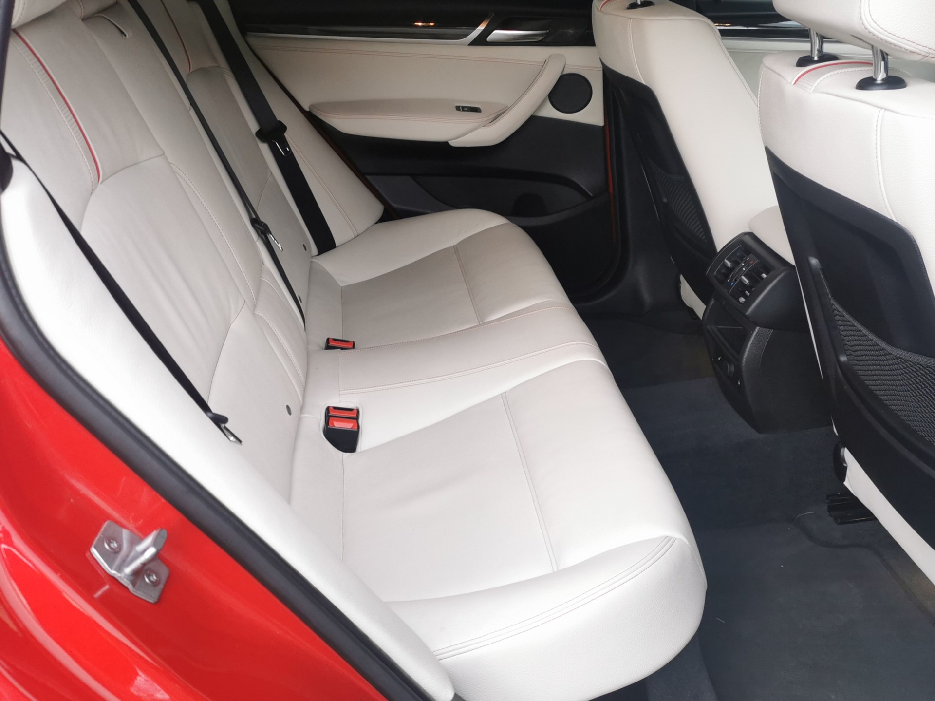 BMW X4 xDrive 35i Steptronic-image-17