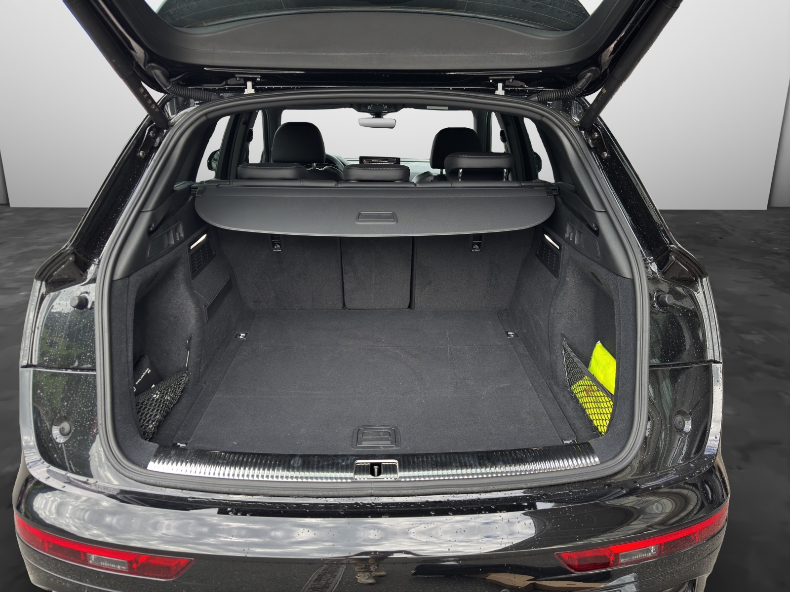 AUDI Q5 2.0 40 TDI S Line Black Edition quattro-image-15