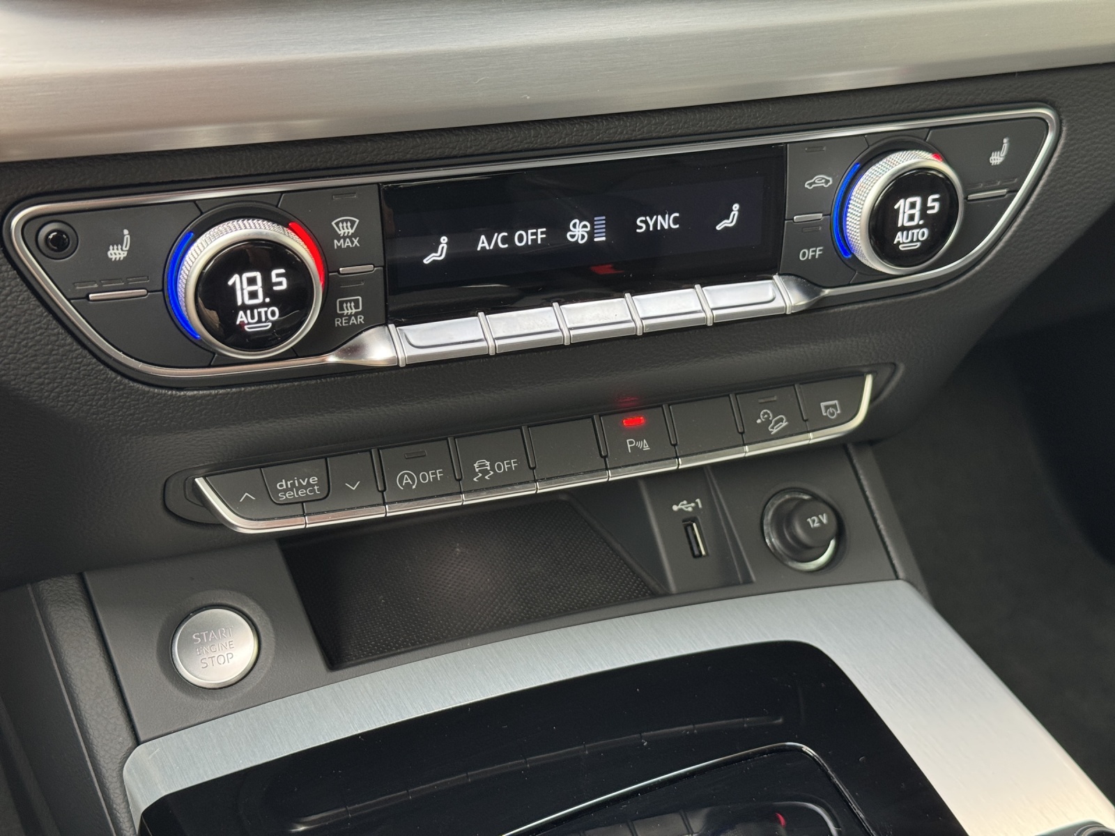 AUDI Q5 2.0 40 TDI S Line Black Edition quattro-image-9