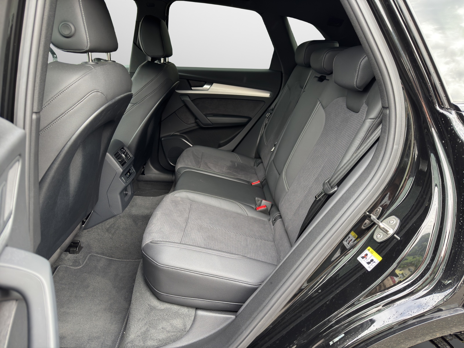 AUDI Q5 2.0 40 TDI S Line Black Edition quattro-image-7