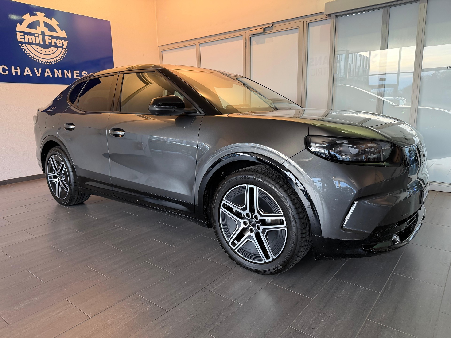 FORD Capri Extended Range Premium AWD-showroom-element-2