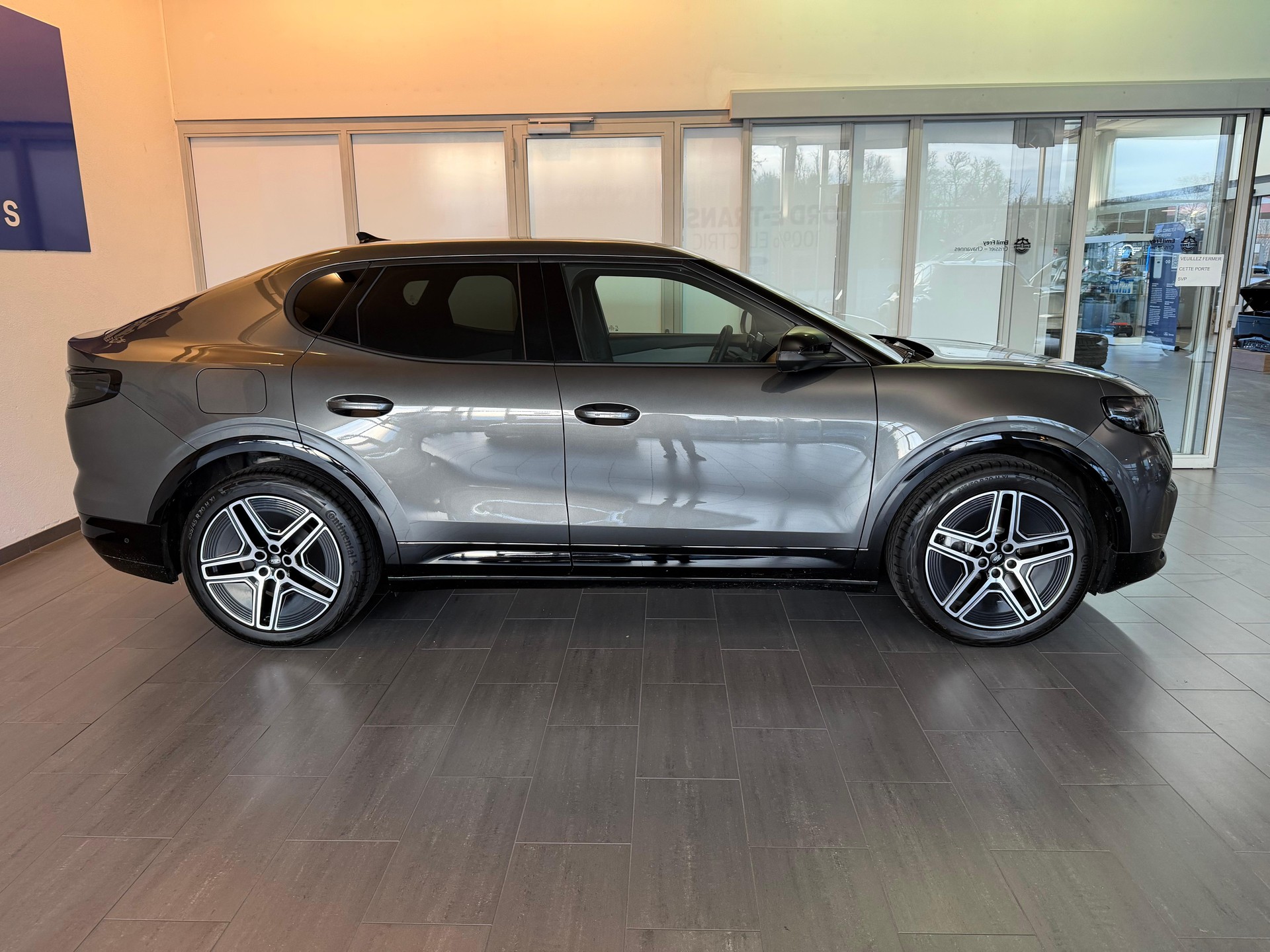 FORD Capri Extended Range Premium AWD-showroom-element-3