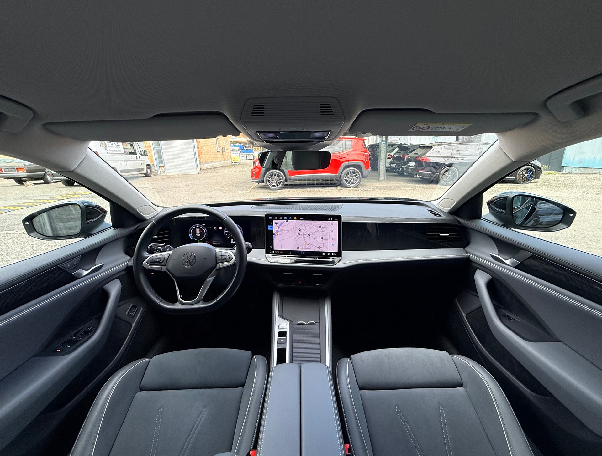 VW Passat Variant 1.5 eTSI evo2 Business DSG-Automat-image-17